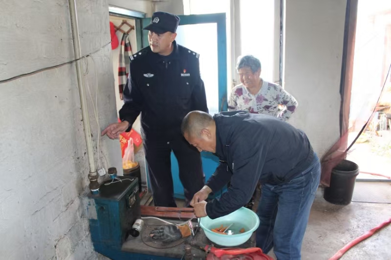 克一河分局索圖罕派出所，用溫暖守護孤寡老人.jpg