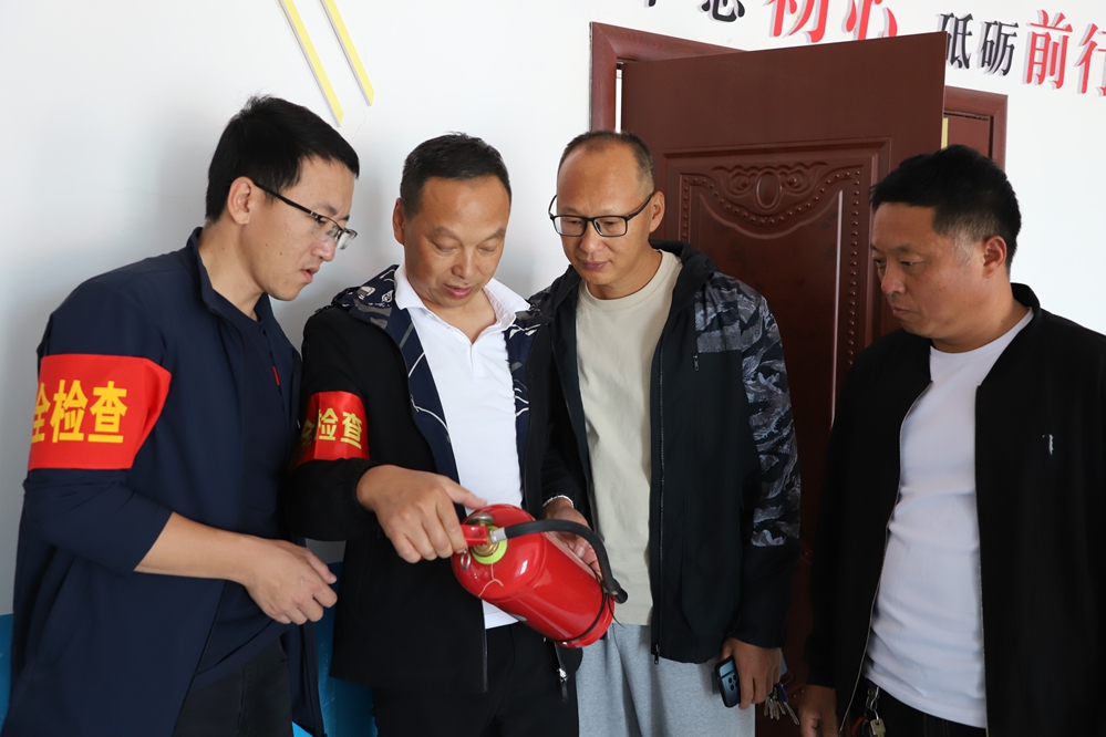 庫都爾森工公司森林資源管理中心開展防火安全檢查 (1)_已改.jpg