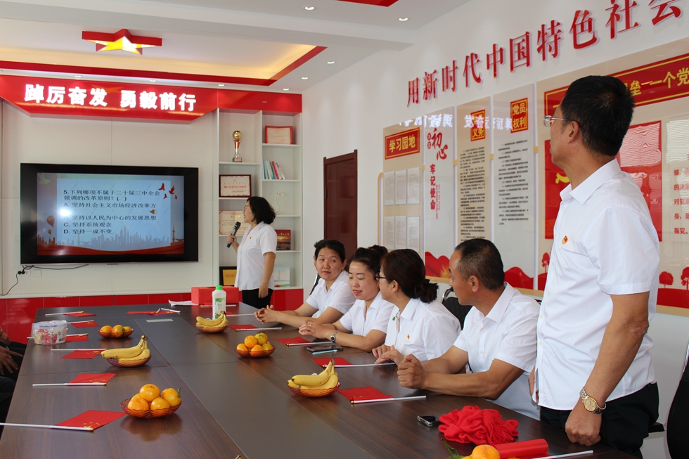 莫爾道嘎森工公司貯木中心開展“擊鼓傳花”學(xué)黨的二十屆三中全會知識活動（2）.JPG
