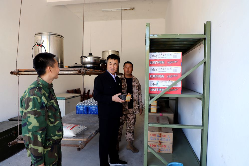 畢拉河林區督導組深入各林場、管護站督導檢查秋季森林防滅火及安全生產工作已改.jpg
