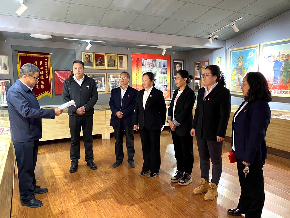 阿里河森工公司森林經(jīng)營(yíng)中心黨支部與物資供應(yīng)中心黨支部聯(lián)合開(kāi)展主題黨日活動(dòng)2.jpg