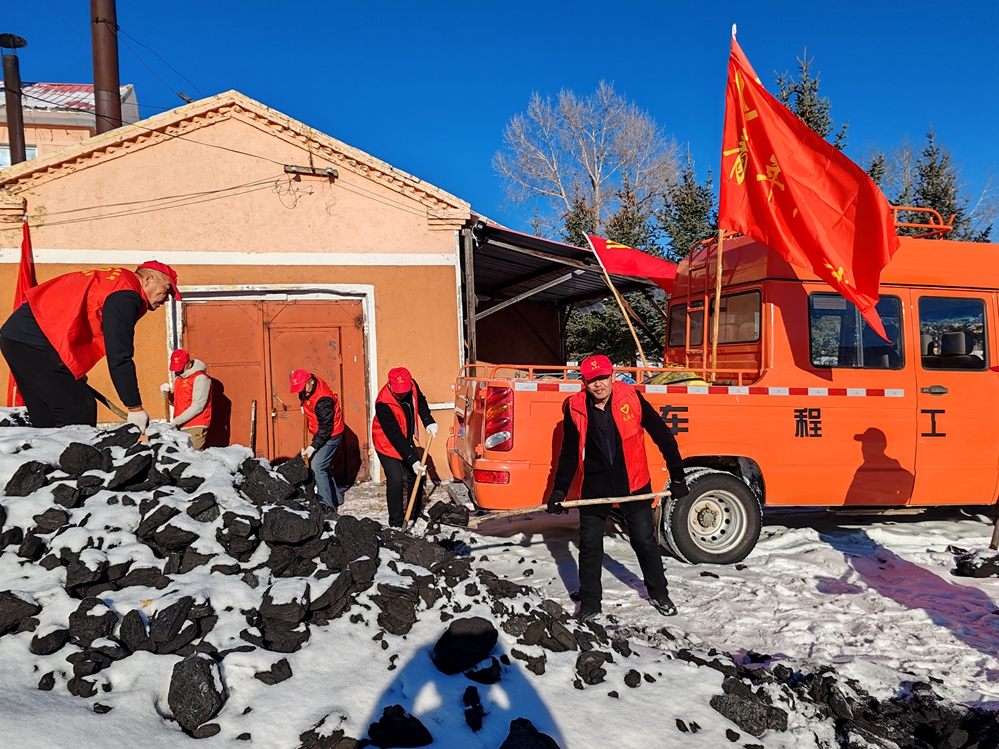 金河森工公司牛耳河經營管護中心寒冬將至送溫暖 盡心用力解民憂 (2)_)已改.jpg