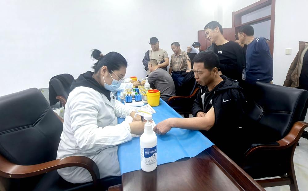 阿龍山森工公司組織開展職工免費體檢工作_副本_已改.jpg