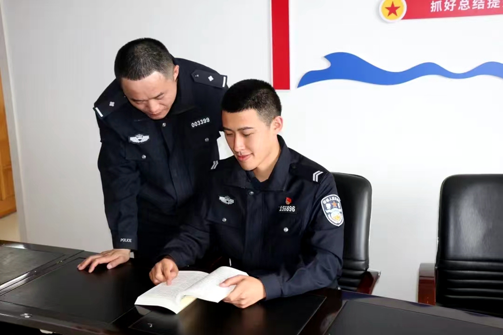 書香滿警營 內蒙古大興安嶺森林公安局綽源分局青年民警邀您一起來讀書_已改.jpg
