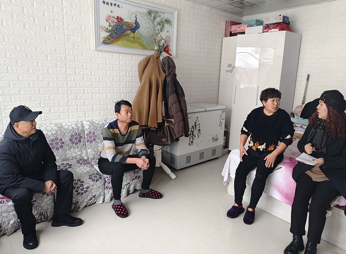 阿龍山森工公司阿烏尼經營管護中心工會開展困難職工摸底調查工作 拷貝.jpg