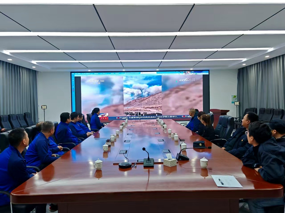 庫都爾森工公司應(yīng)急事務(wù)中心組織觀看防火警示教育片_已改.jpg