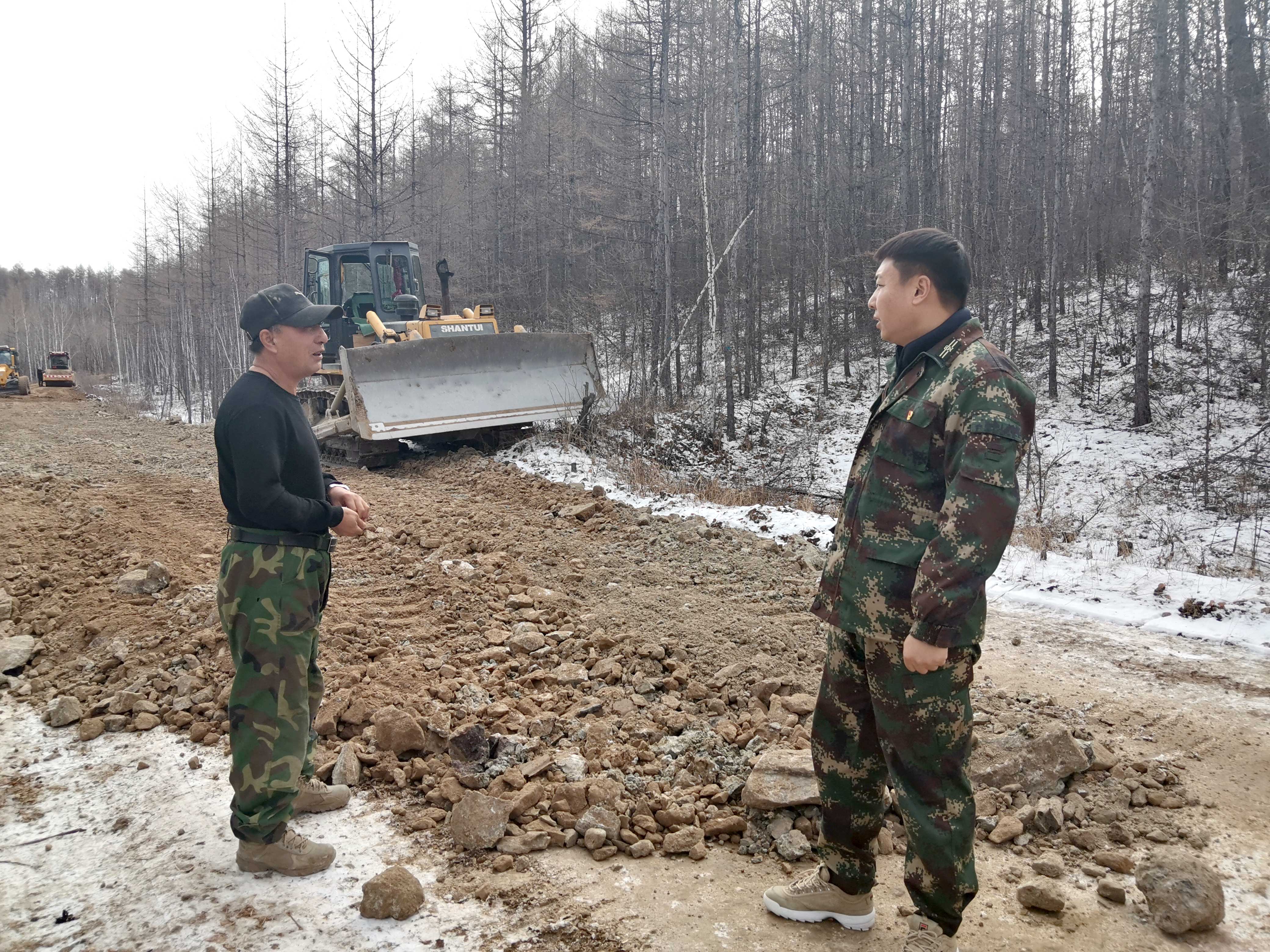 綽源森工公司森林資源管理中心開展防火應急道路三期建設項目監督檢查工作.jpg