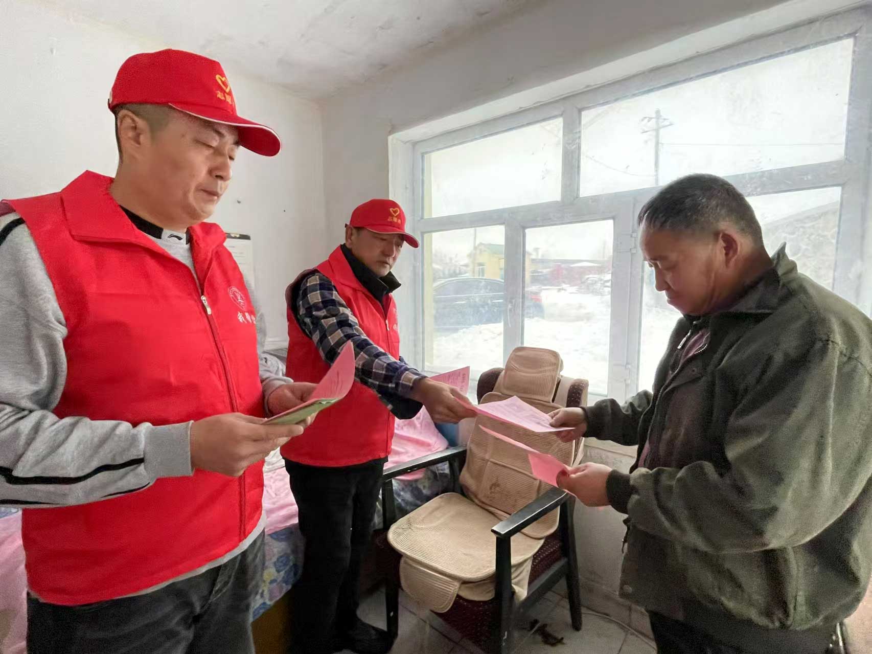 根河森工公司好里堡經營管護中心開展冬季用火、用電防火宣傳活動（圖片新聞）.jpg