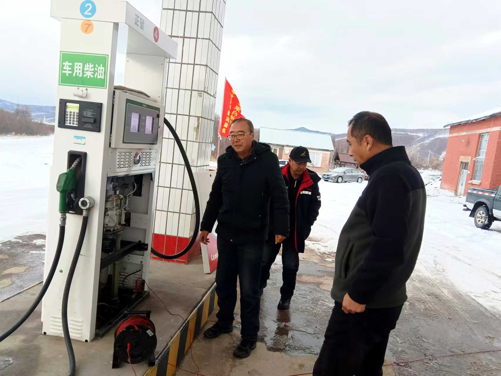 莫爾道嘎森工公司貯木中心開展防雷電檢測工作（2）.jpg