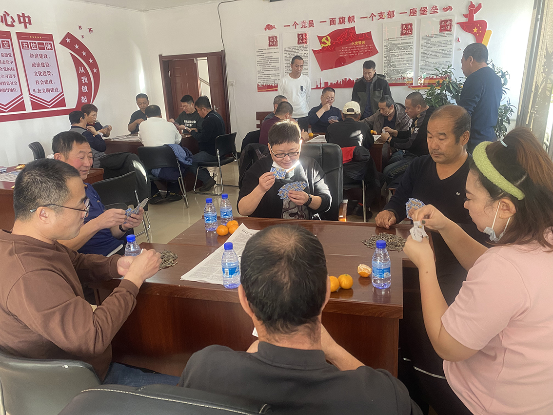 庫都爾森工公司貯木中心舉辦職工撲克比賽（說明）.jpg