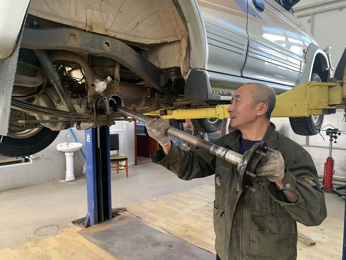 莫爾道嘎森工公司綜合服務(wù)中心：全力做好車輛維護(hù)保養(yǎng) (2) 拷貝.jpg