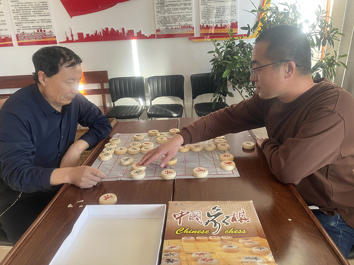 庫都爾森工公司貯木中心工會舉辦職工象棋比賽（說明）.jpg