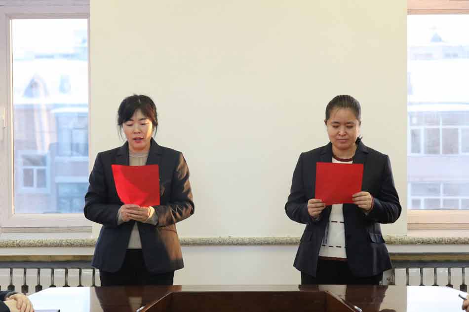 大楊樹林業公司直屬機關組織部、宣傳部聯合黨支部組織開展憲法主題詩朗誦活動---副本.JPG
