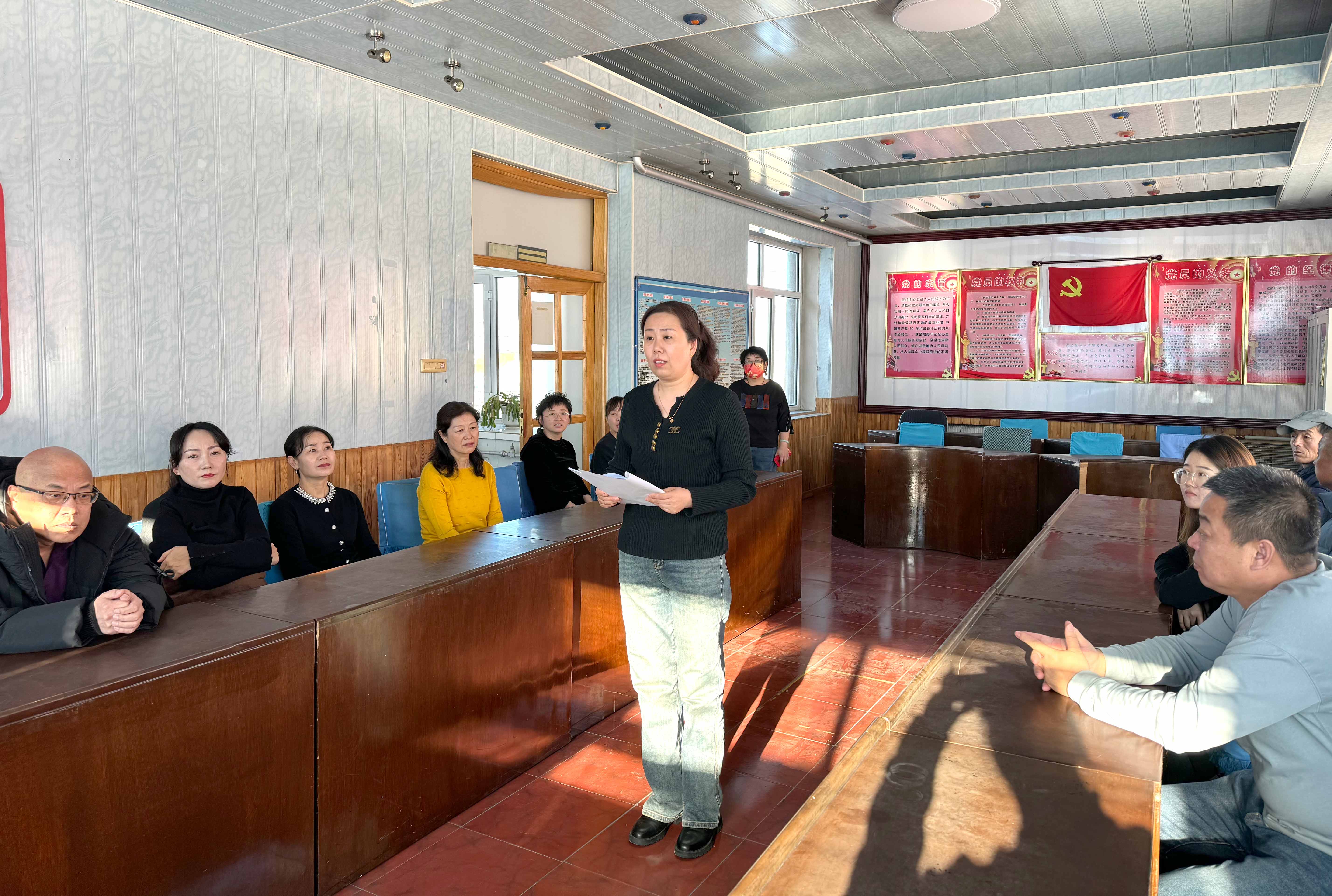 庫都爾森工公司綜合服務中心黨支部開展主題黨日活動.jpg