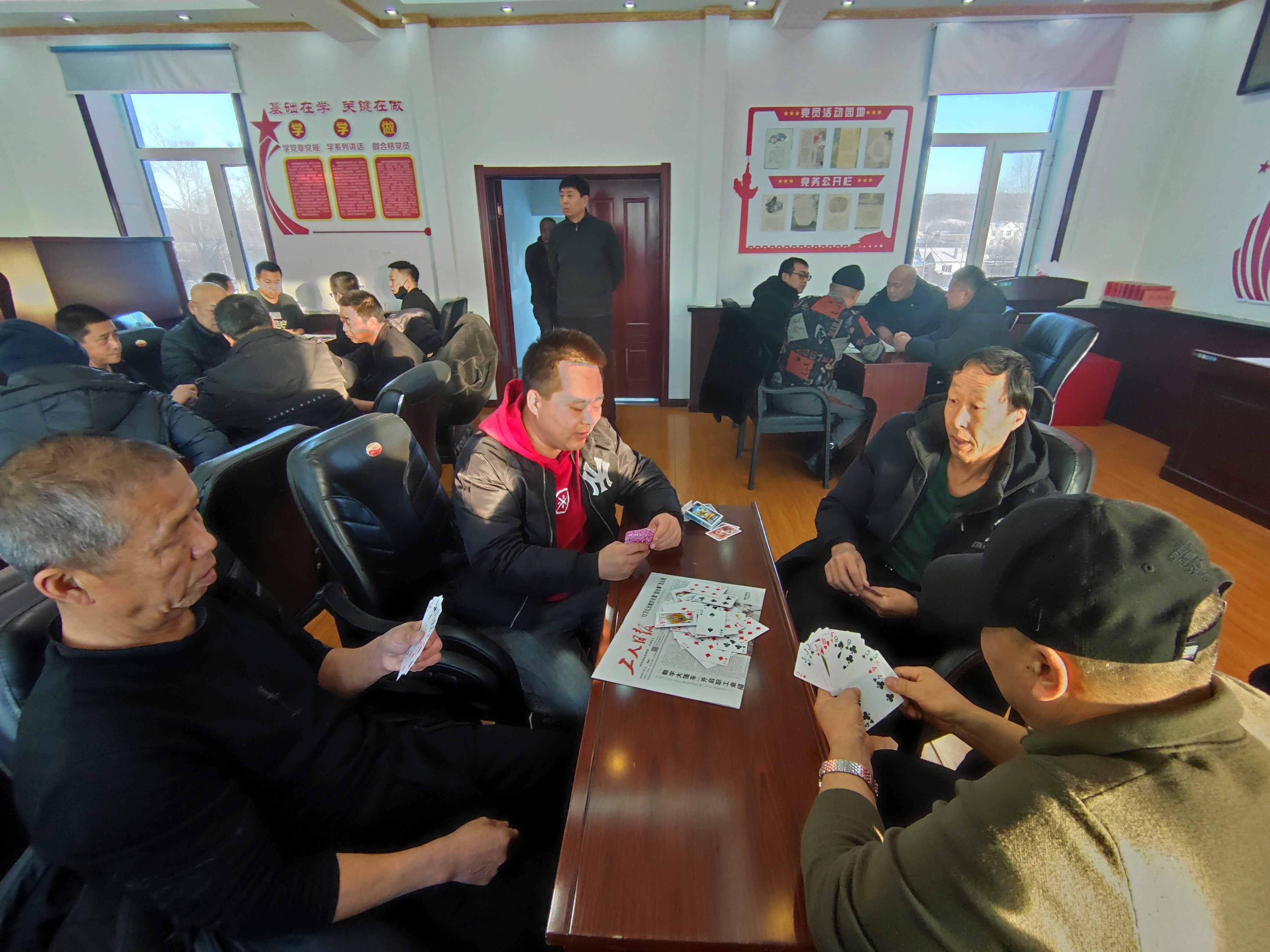 圖里河經營管護中心開展“迎元旦”職工撲克牌比賽活動1.jpg