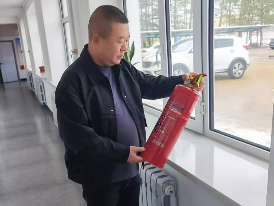 克一河森工公司克一河經營中心開展消防安全檢查工作.jpg