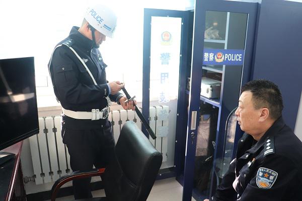 甘河分局開展警用裝備專項督察行動.jpg