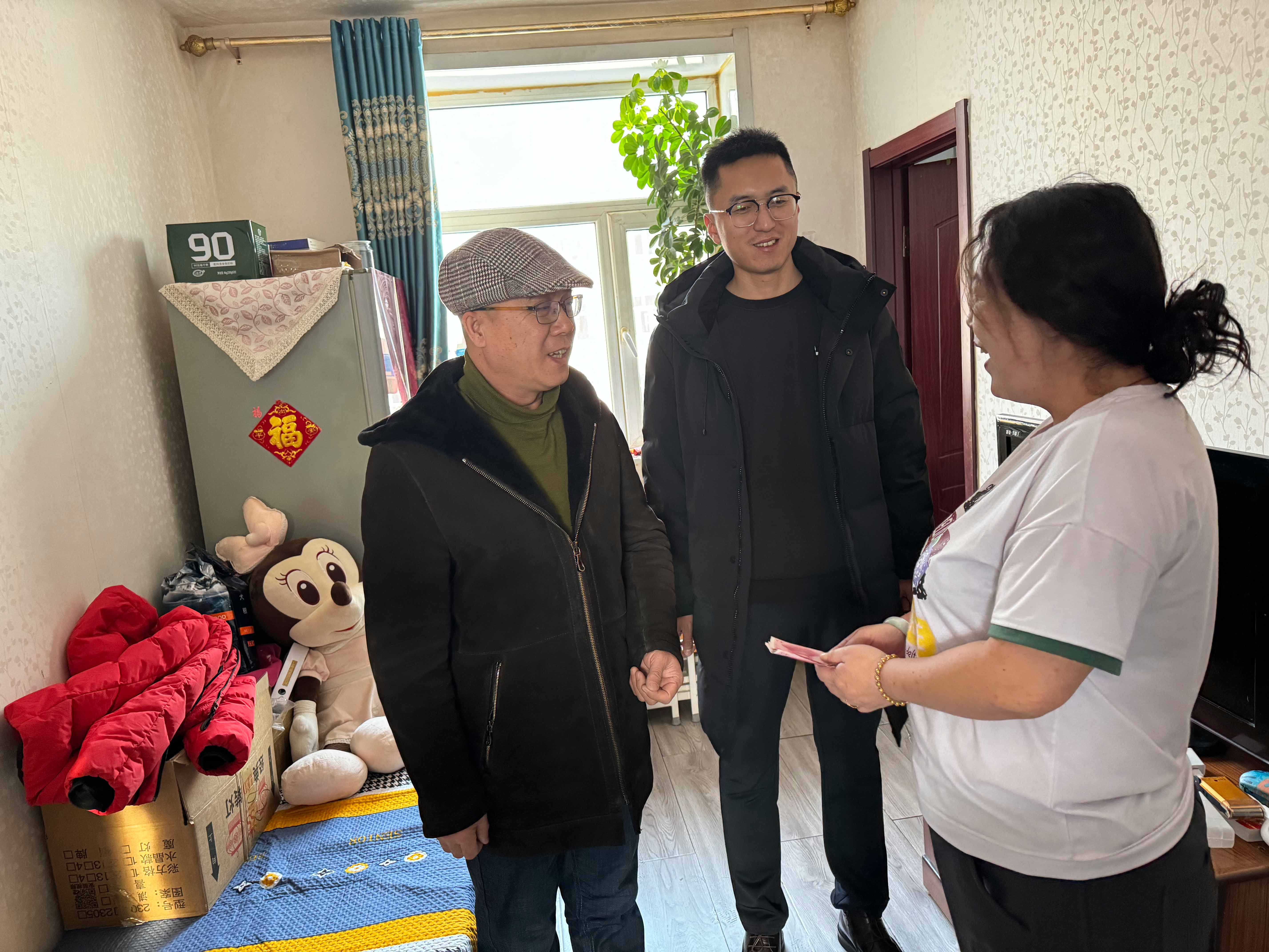 庫都爾森工公司綜合服務中心開展困難職工走訪慰問活動.jpg