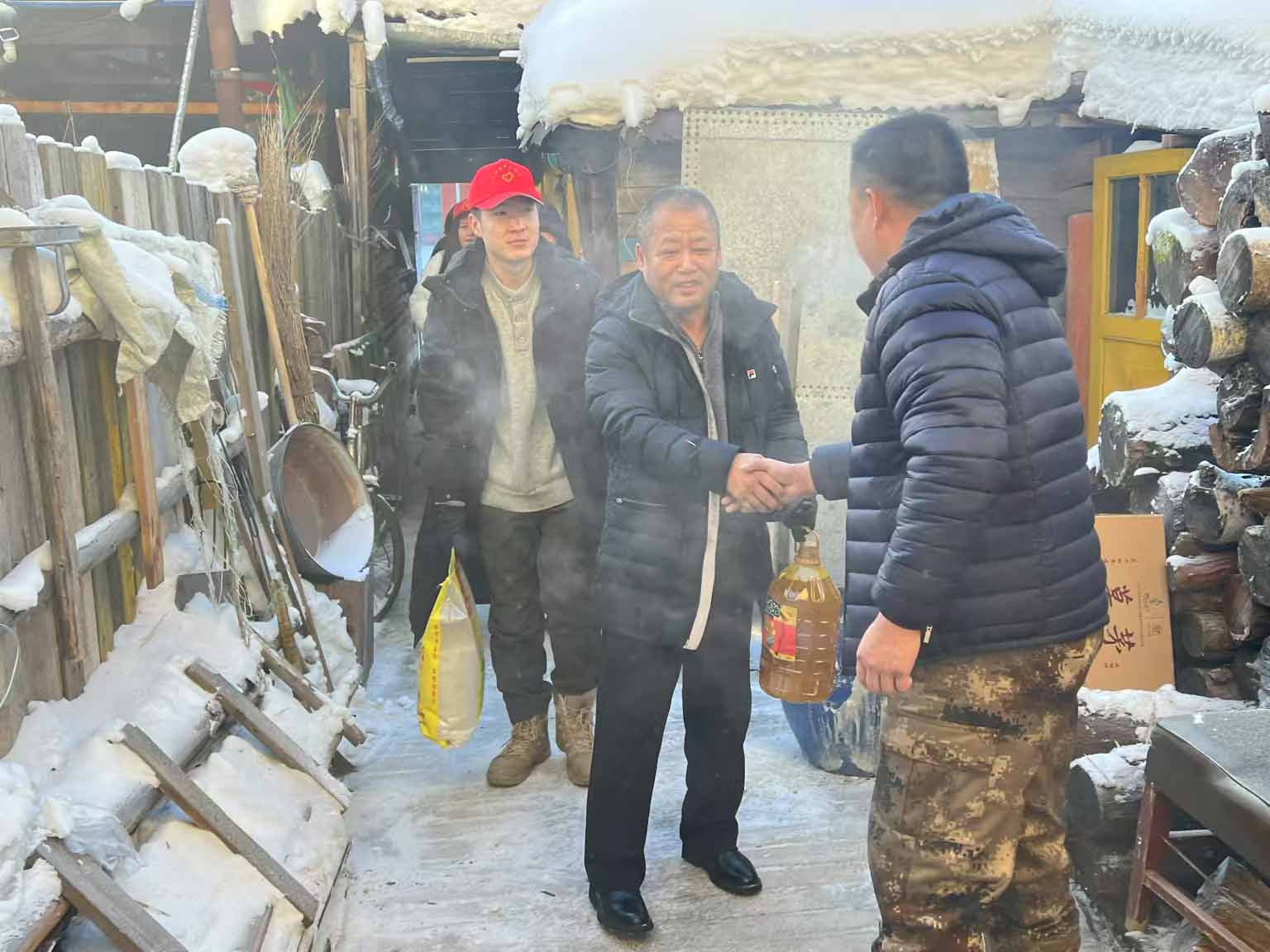 滿歸森工公司白馬經營管護中心開展困難職工節前慰問活動1.jpg