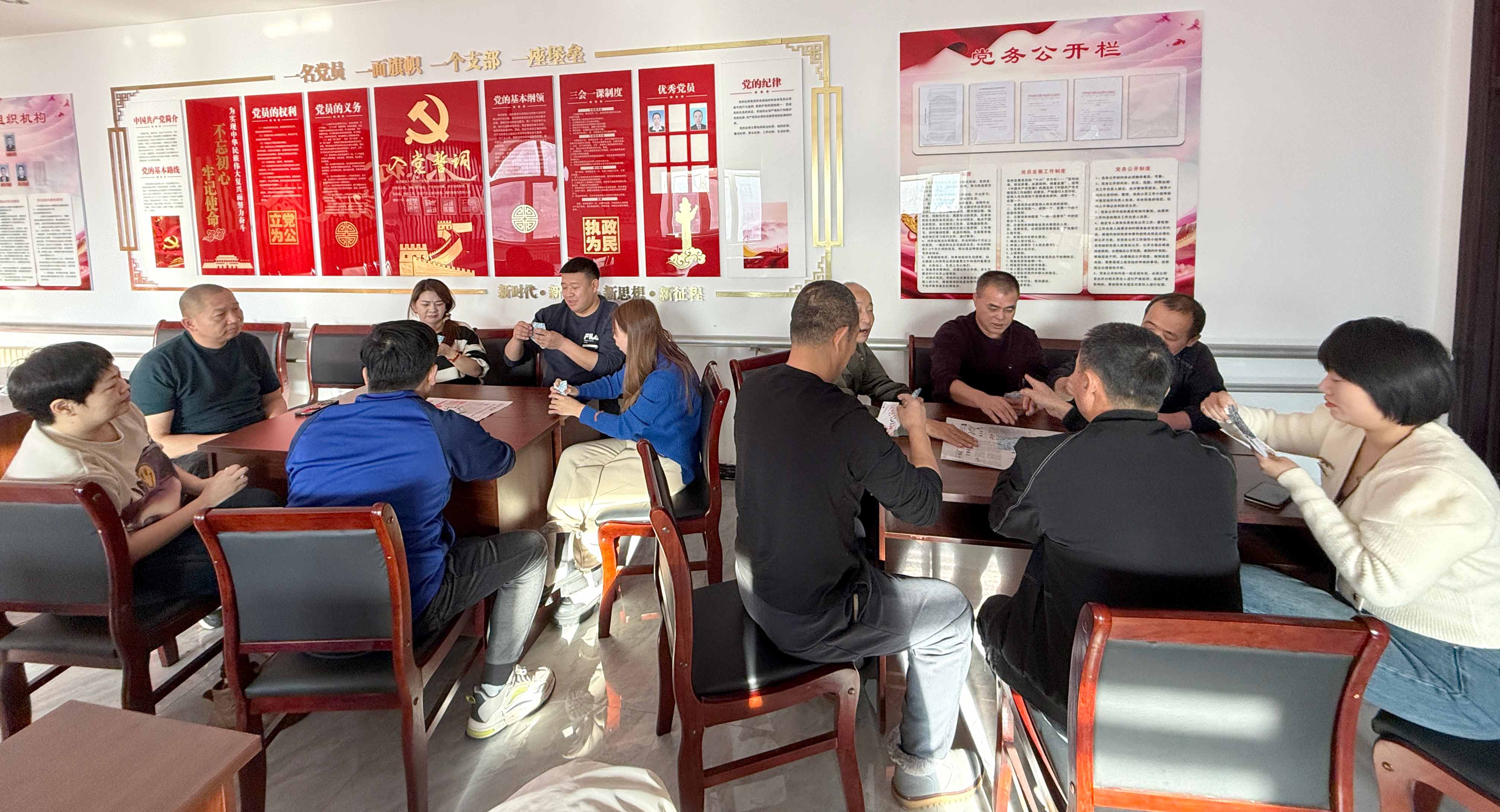 庫都爾森工公司應(yīng)急事務(wù)中心舉辦撲克比賽2.jpg