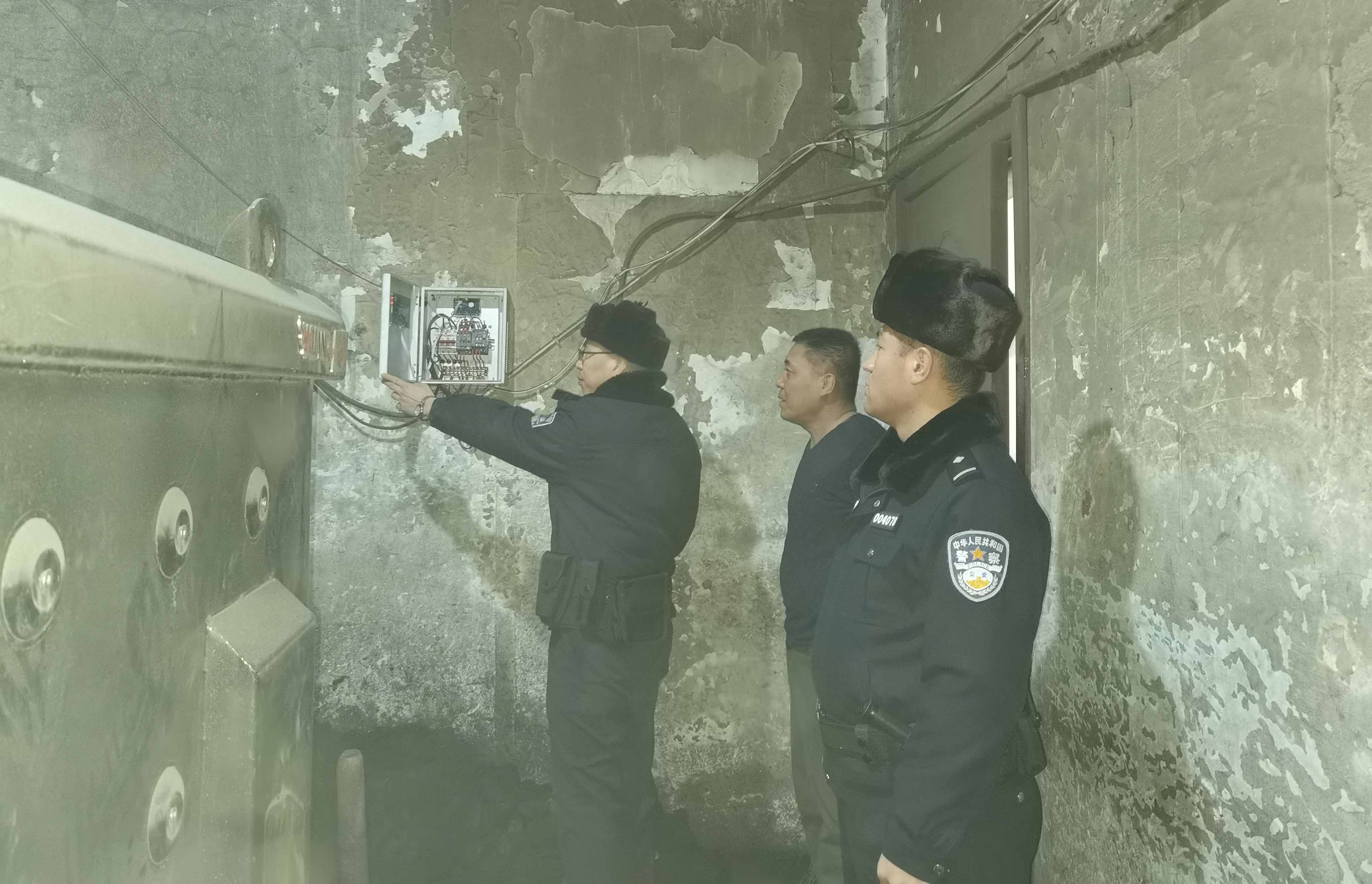 甘河分局甘源派出所持續(xù)排查整治安全隱患-提前為假期節(jié)日提升平安指數(shù).jpg