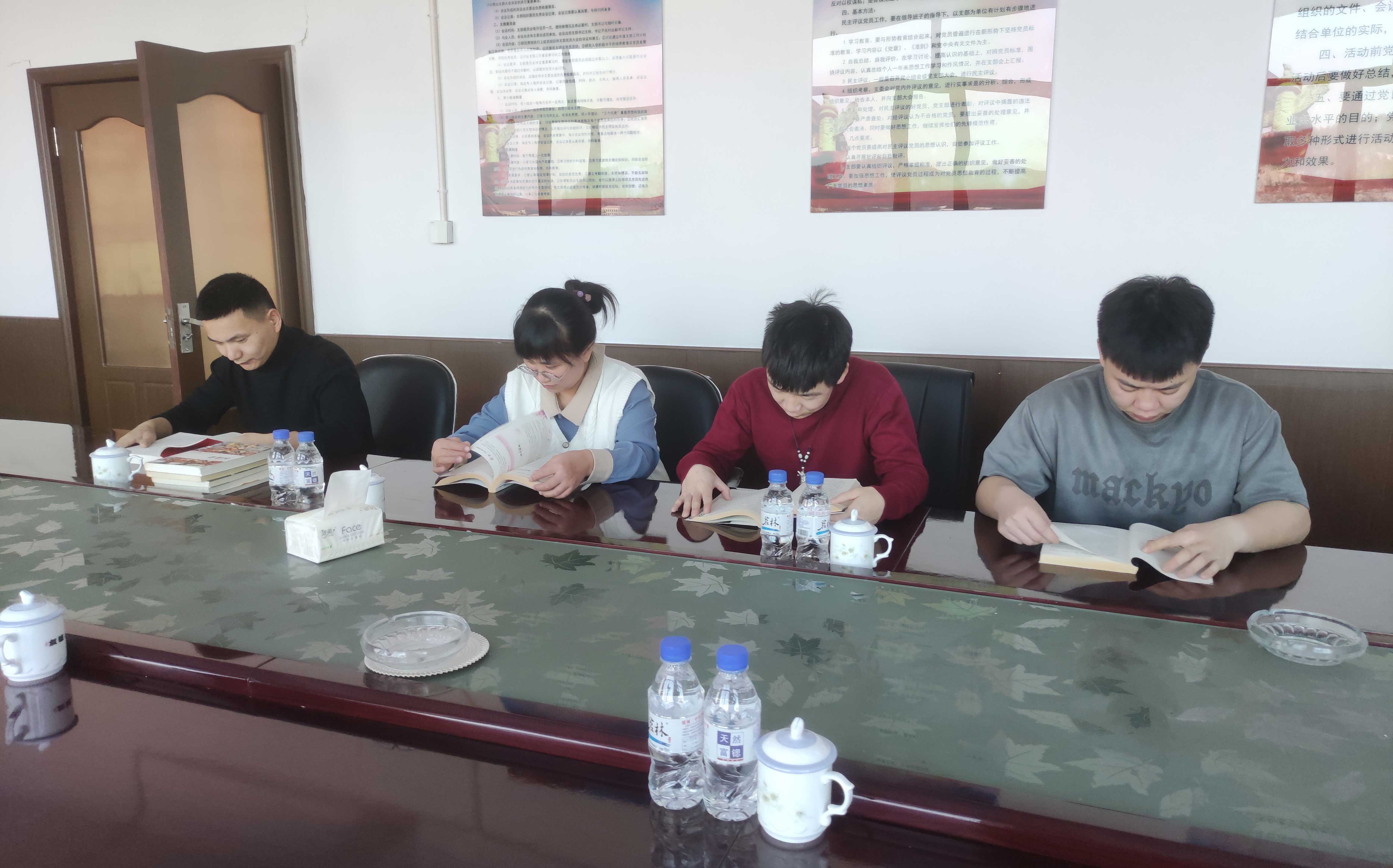 得耳布爾森工公司運修中心工會開展青年員工讀書活動.jpg