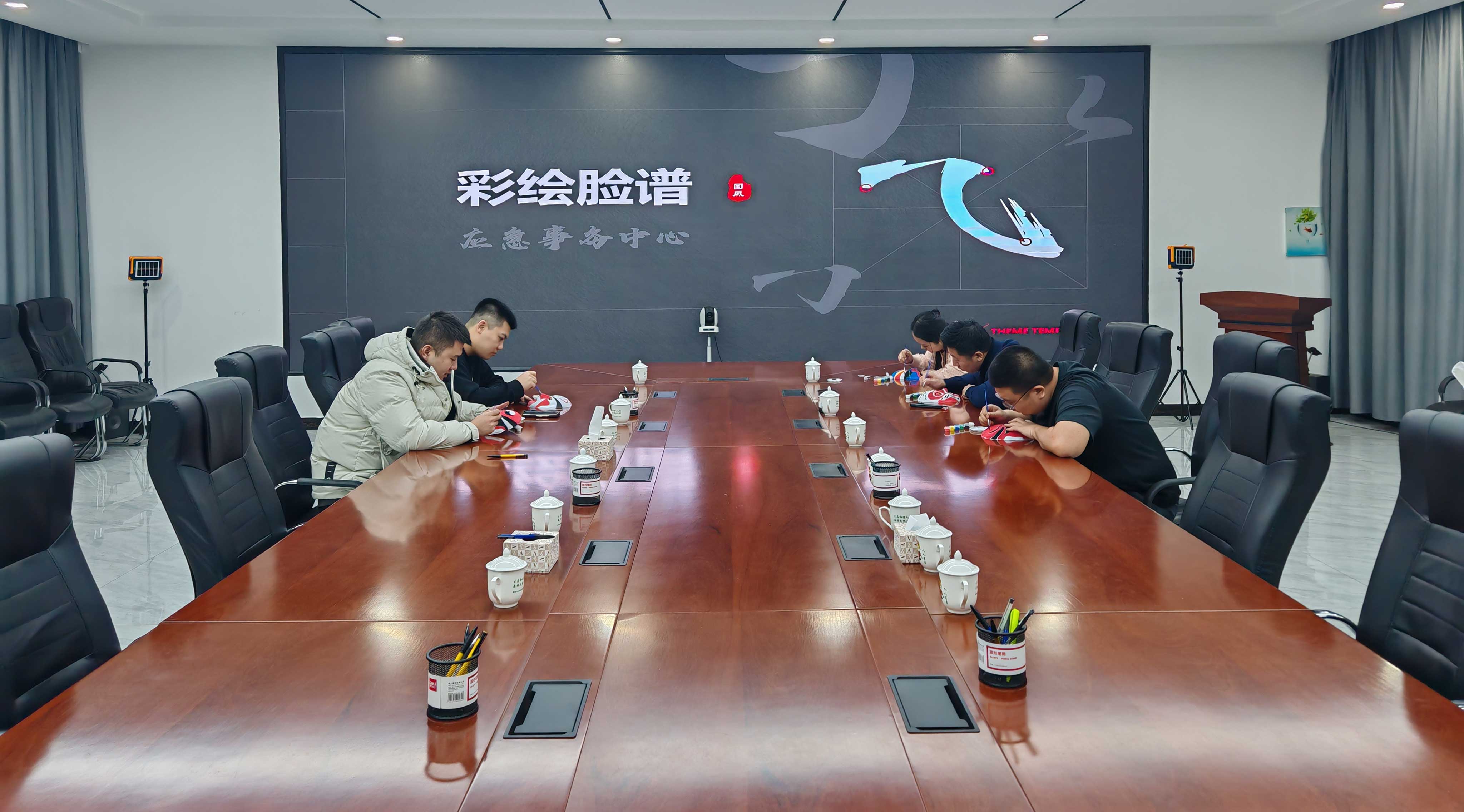 庫都爾森工公司應急事務中心開展彩繪臉譜活動1.jpg