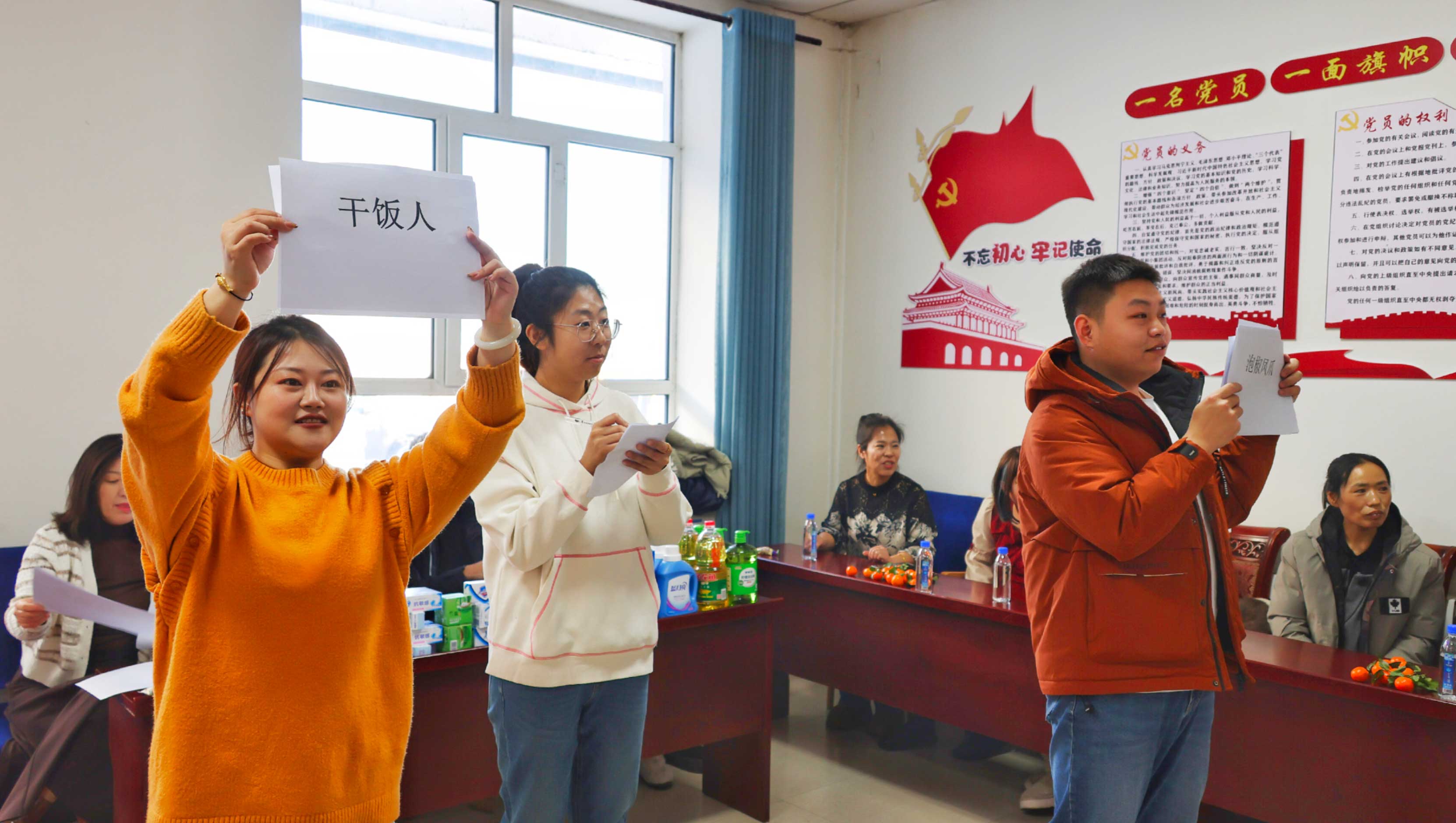 烏爾旗漢森工公司綜合服務(wù)中心迎新春聯(lián)歡會精彩紛呈2.jpg