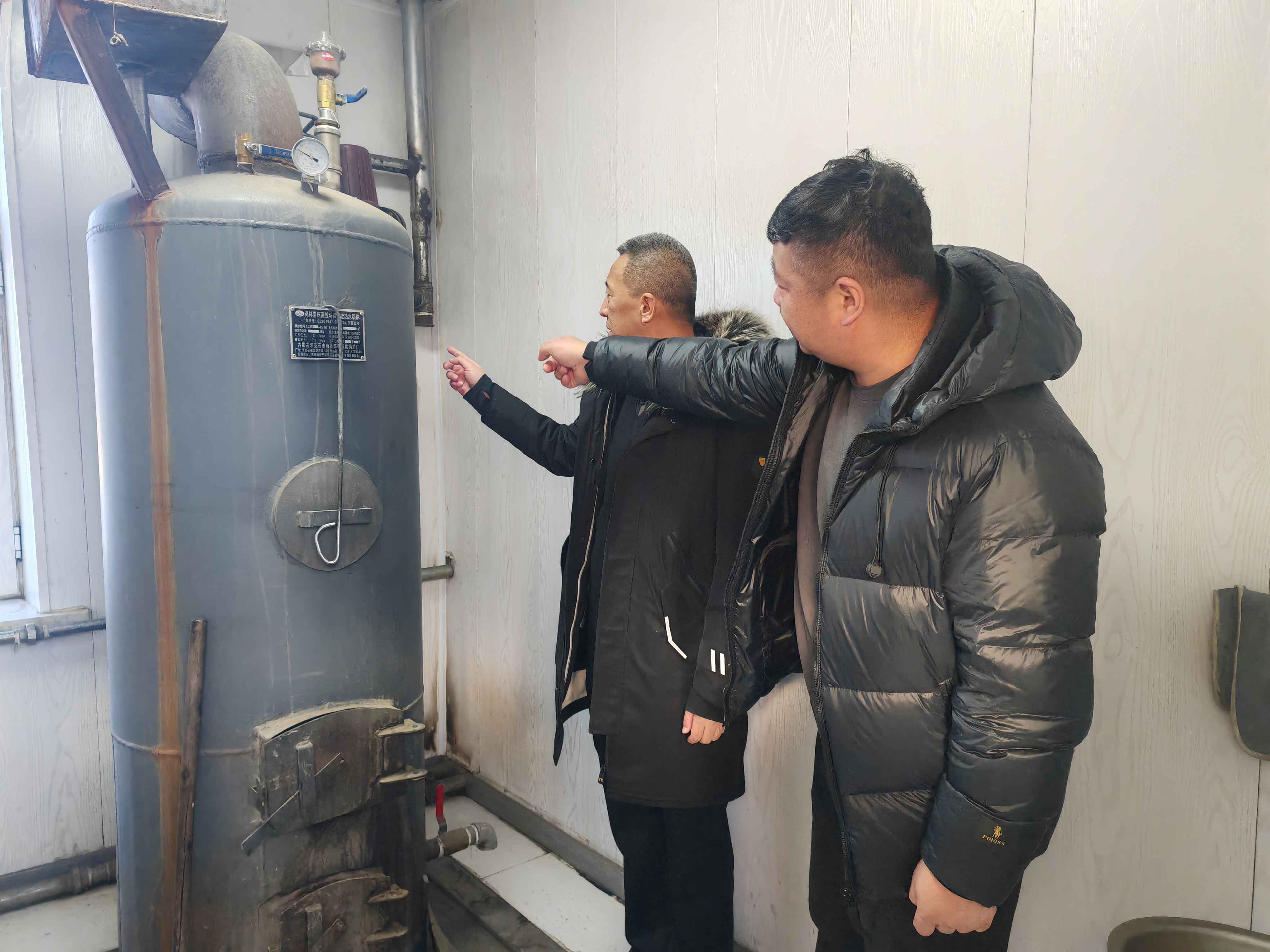 克一河森工公司霍都奇管護(hù)中心開展節(jié)前安全綜合檢查.jpg