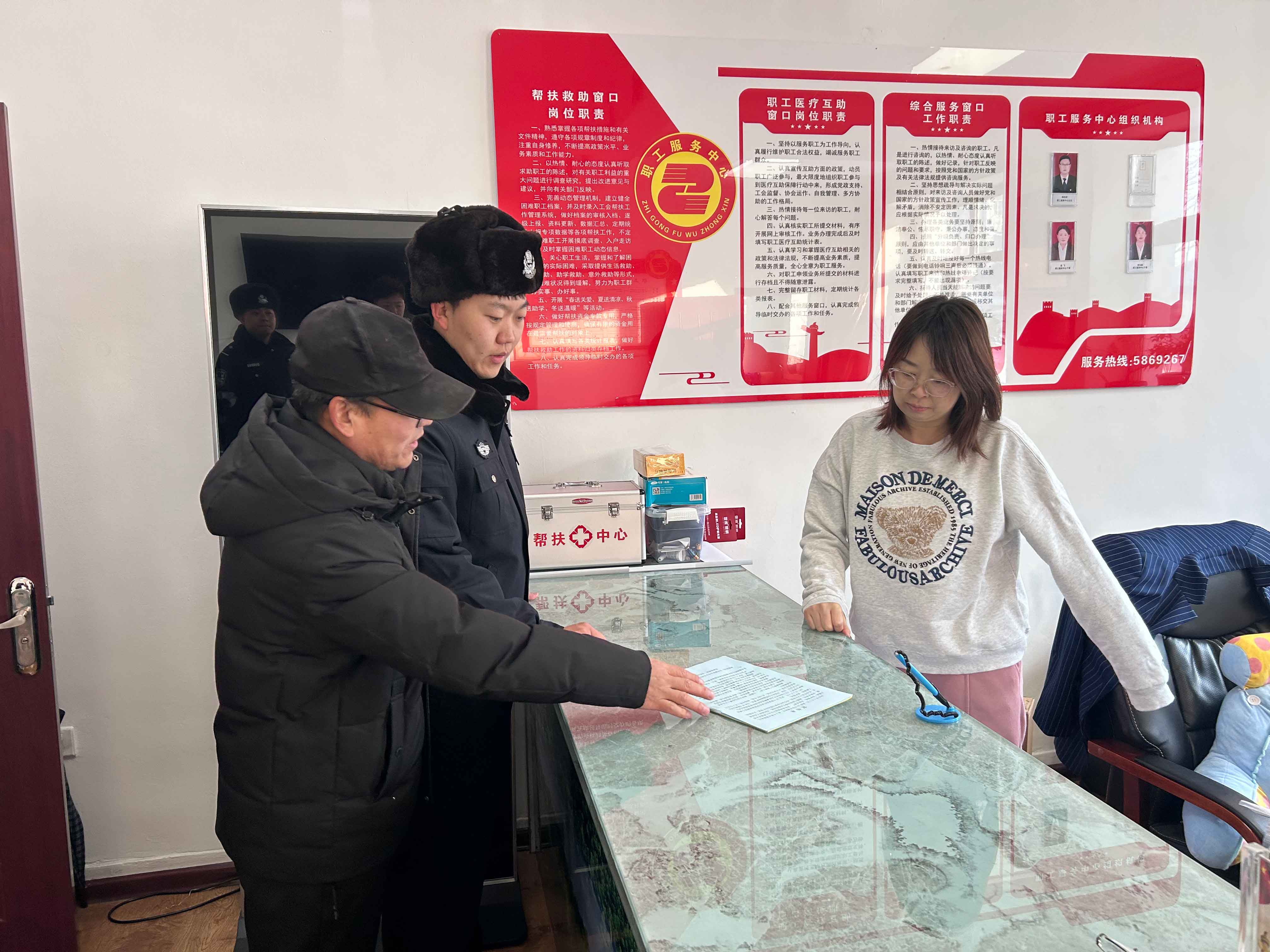 甘河森工公司開展濕地日宣傳活動-2.jpg