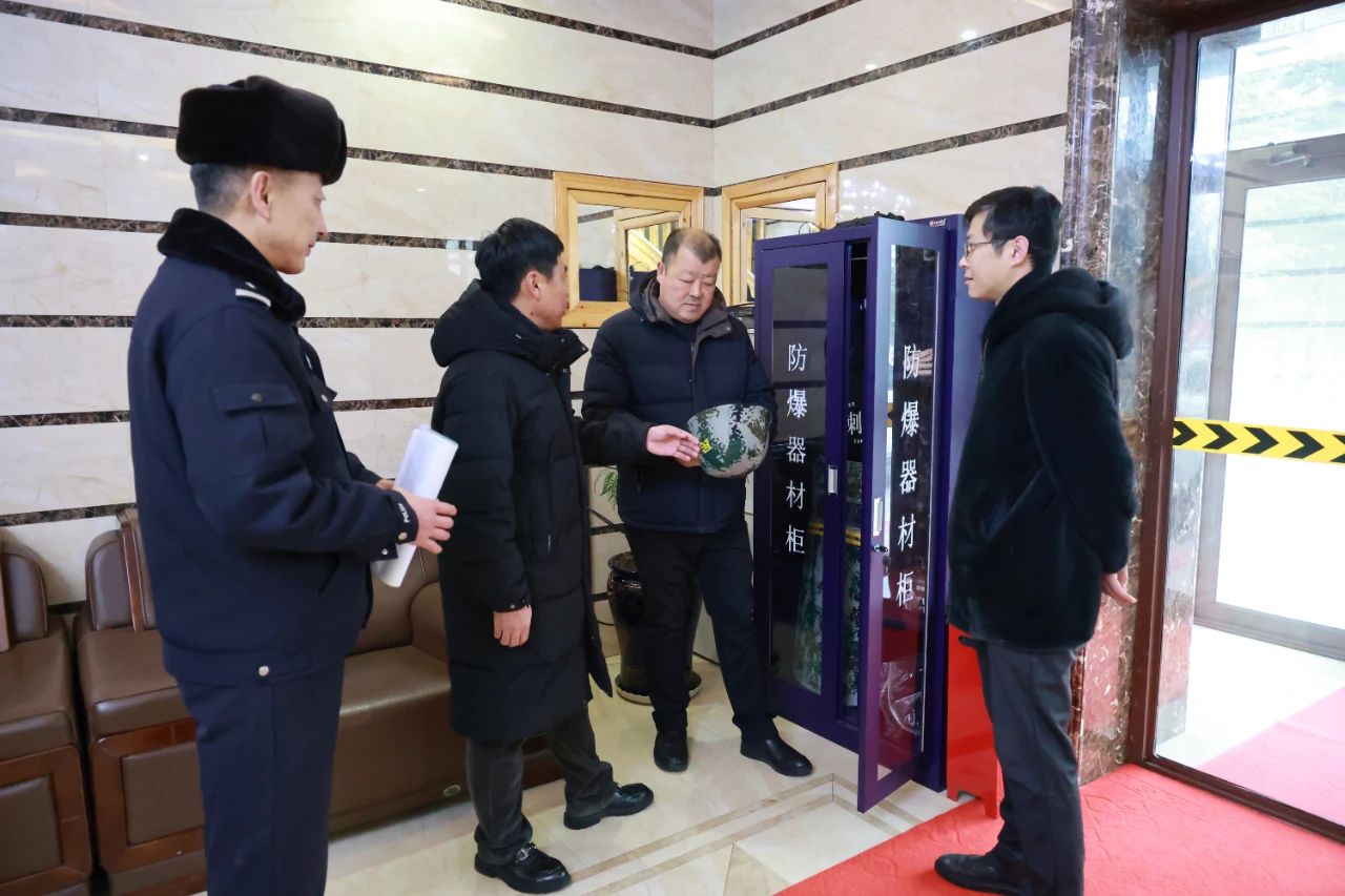 綽源森工公司聯(lián)合開展節(jié)前安全檢查工作.jpg