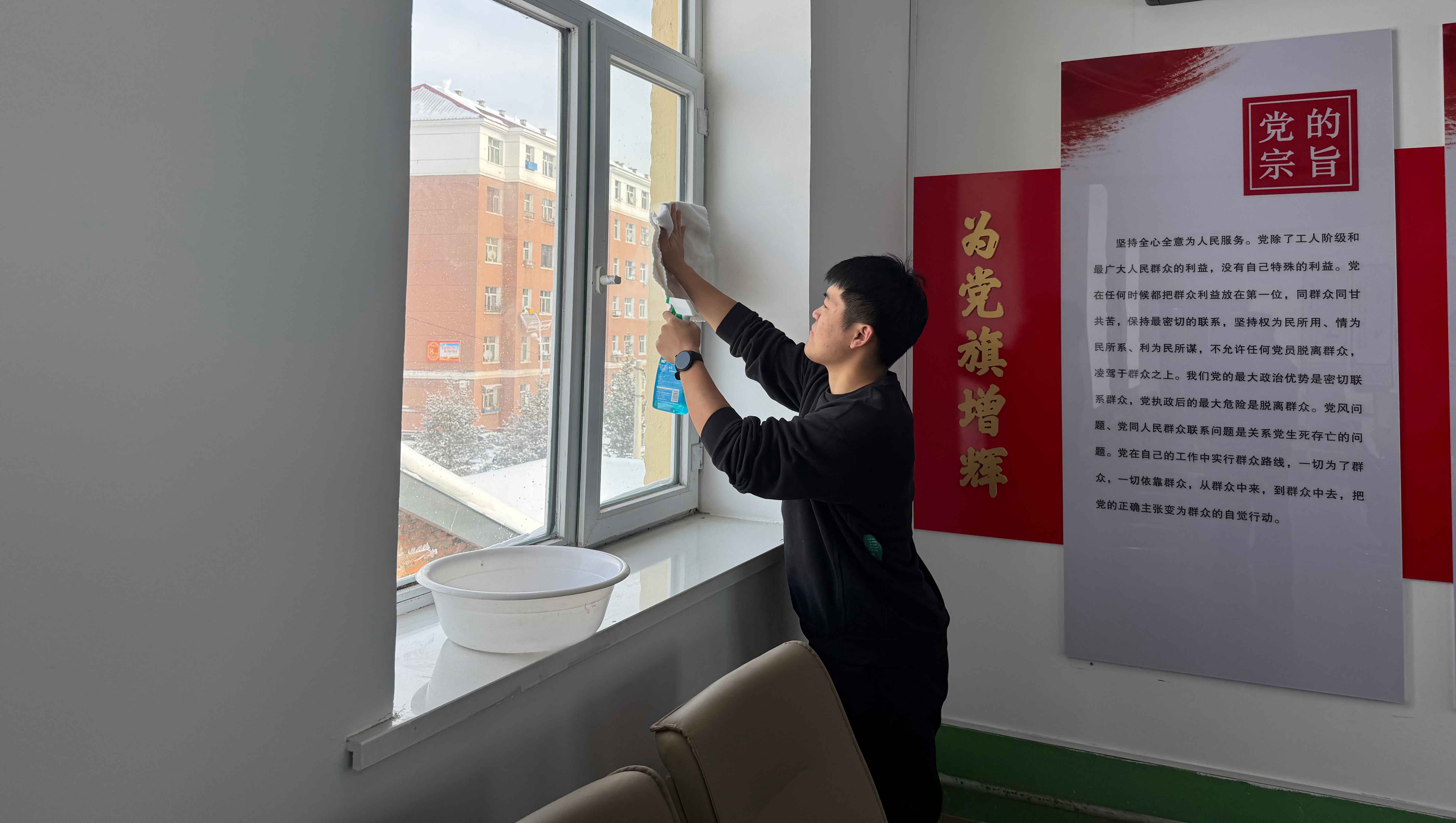 喜迎新春-共筑溫馨——阿爾山森工公司森林資源管理中心開展春節前大掃除活動.jpg
