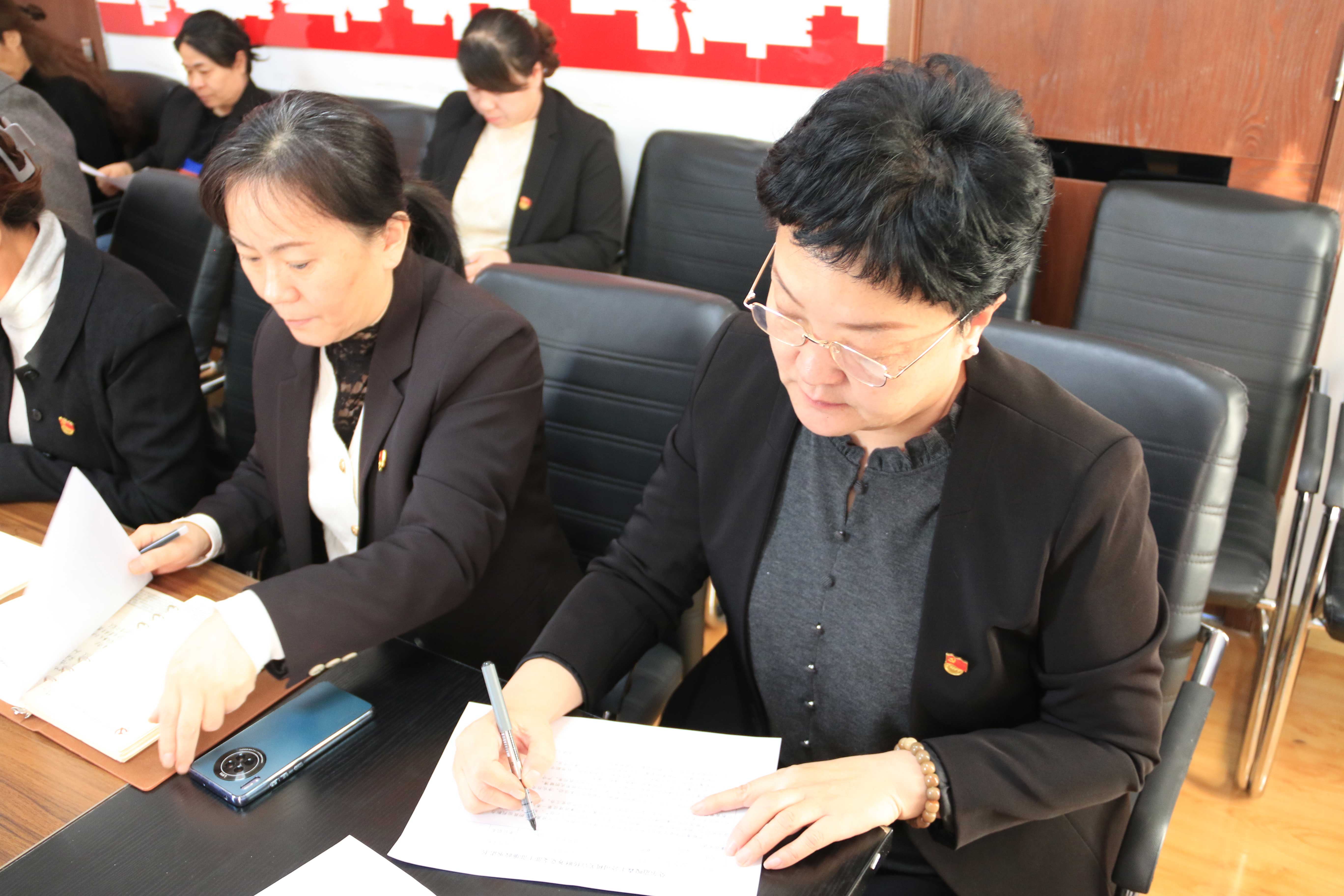 莫爾道嘎森工公司宣傳財務黨支部開展“新年第一課”黨風廉政警示教育主題黨日活動2.JPG
