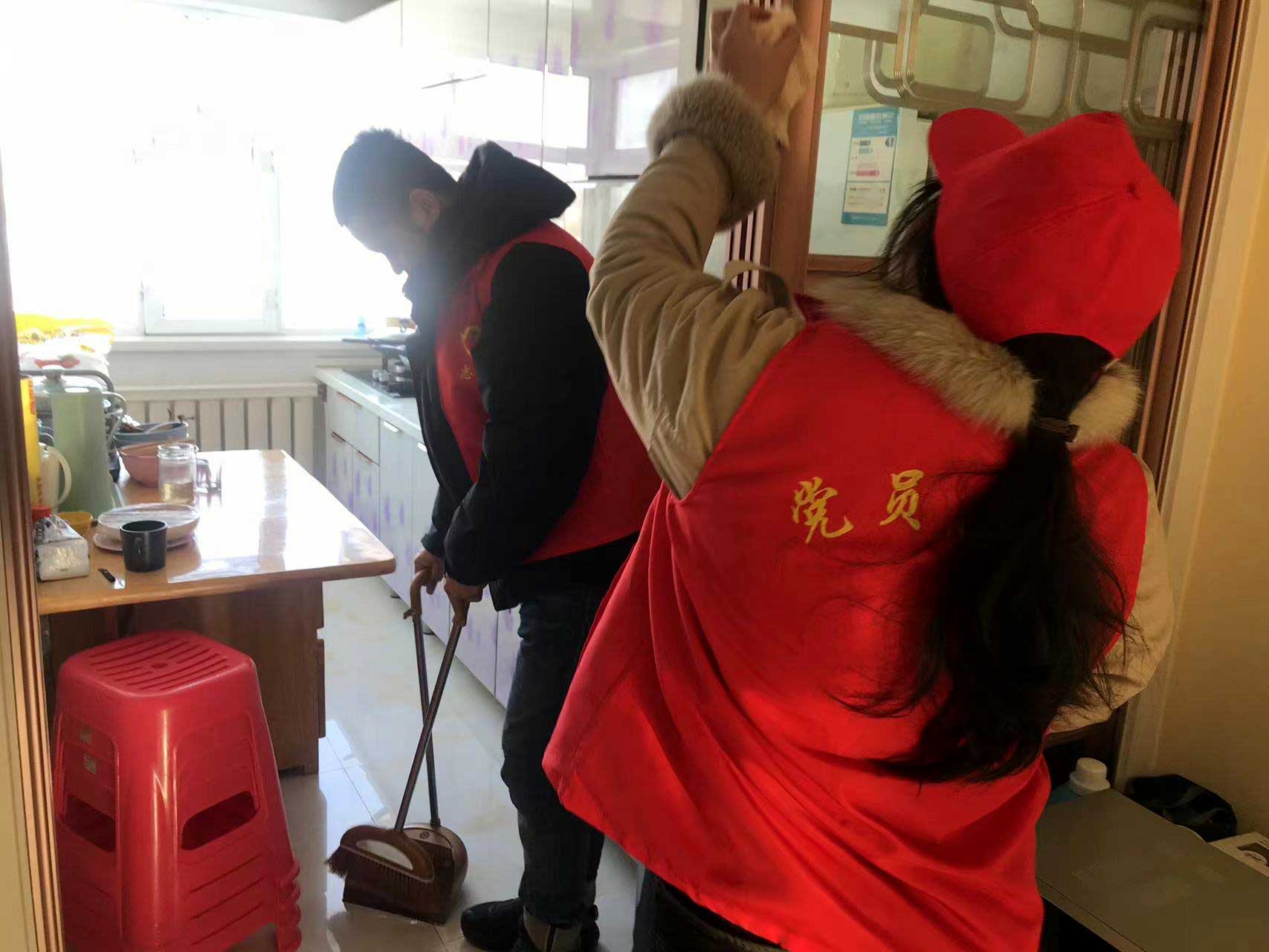 阿里河森工公司森林經(jīng)營中心開展暖心清潔活動-(1).jpg
