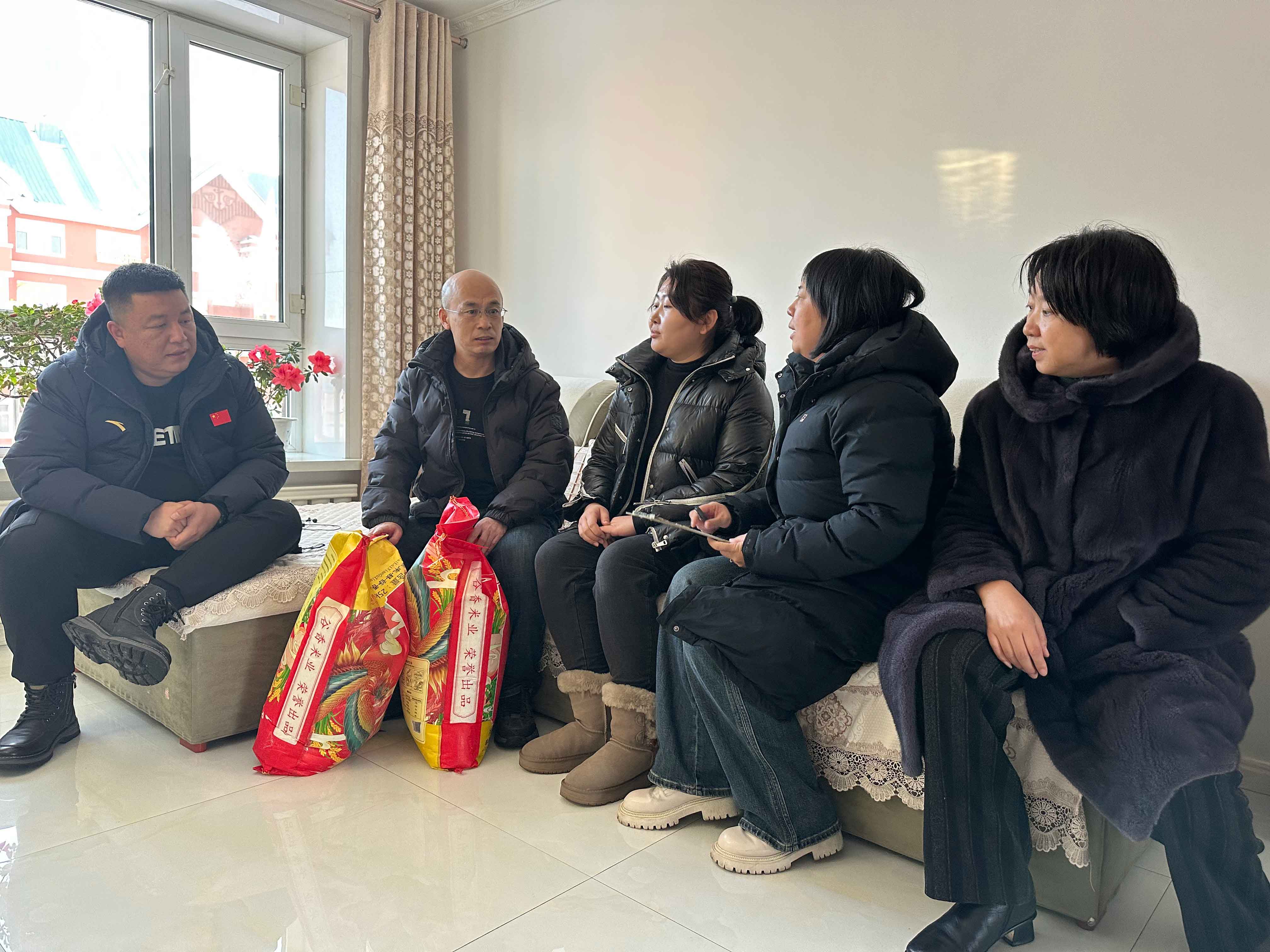 阿里河森工公司林木種苗中心開展多對一幫扶慰問活動.JPG