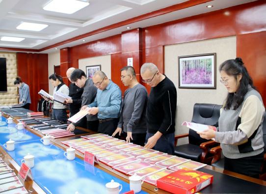 莫爾道嘎森工公司機關黨委開展“星級化亮曬比”活動.jpg