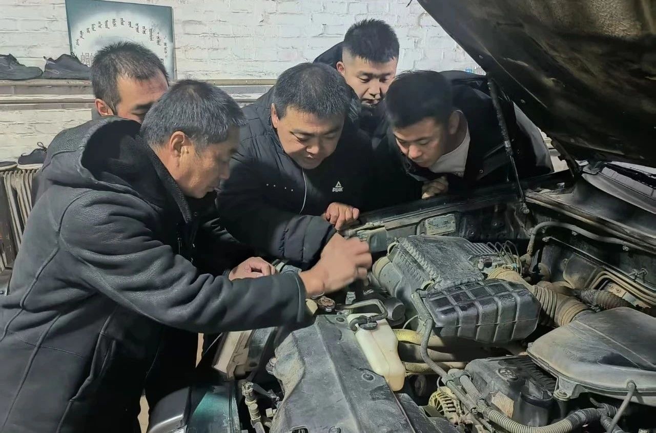 綽源森工公司綜合服務(wù)中心開展節(jié)后車輛安全自檢自查.jpg