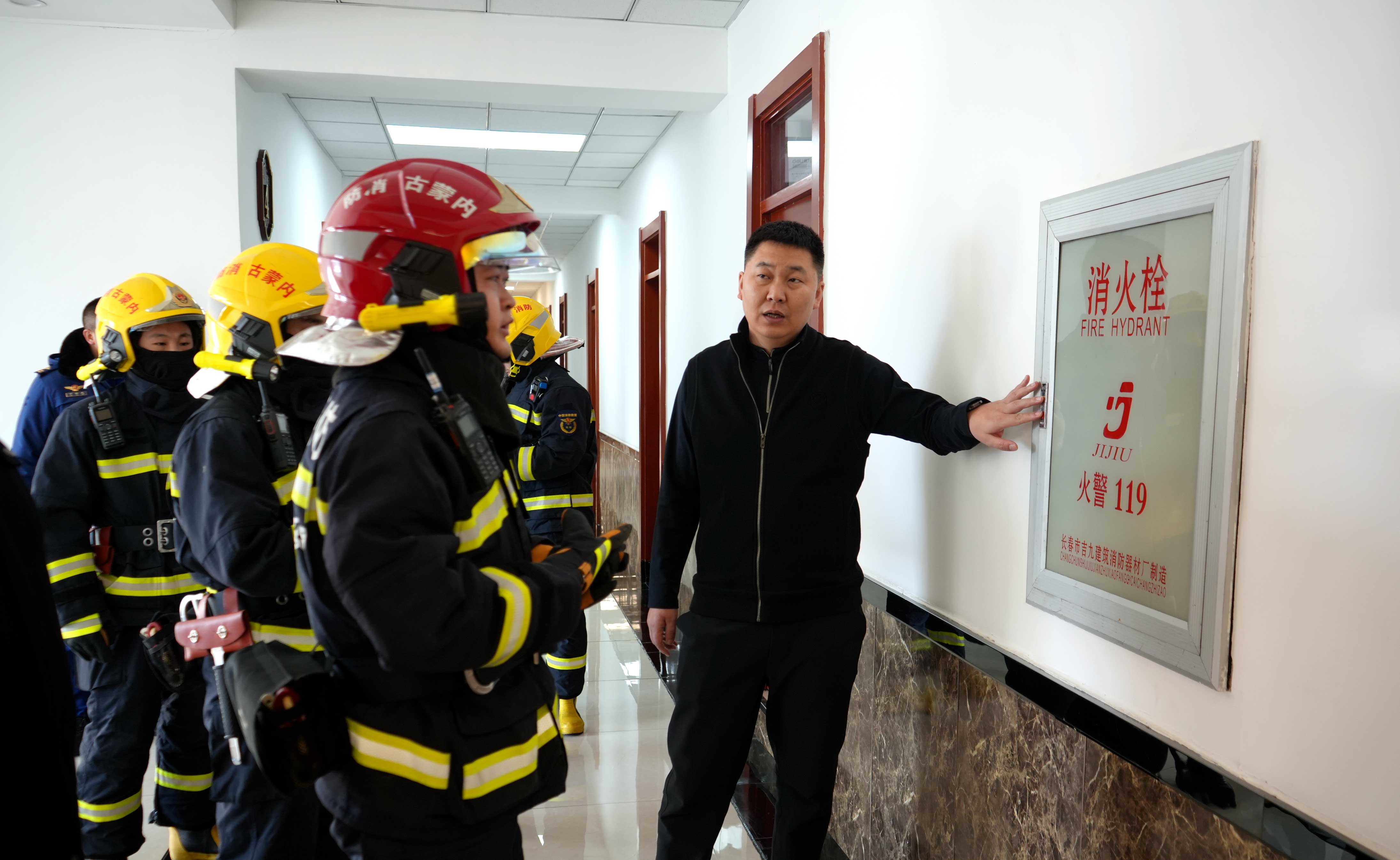 P阿爾山市消防救援大隊林海街消防救援站為阿爾山森工公司消防安全“護航”.jpg
