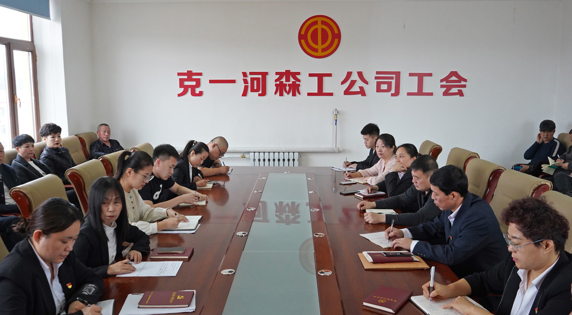 克一河森工公司工會傳達落實克一河林區2025年春季森林防滅火會議精神（郭平義攝影）2.jpg