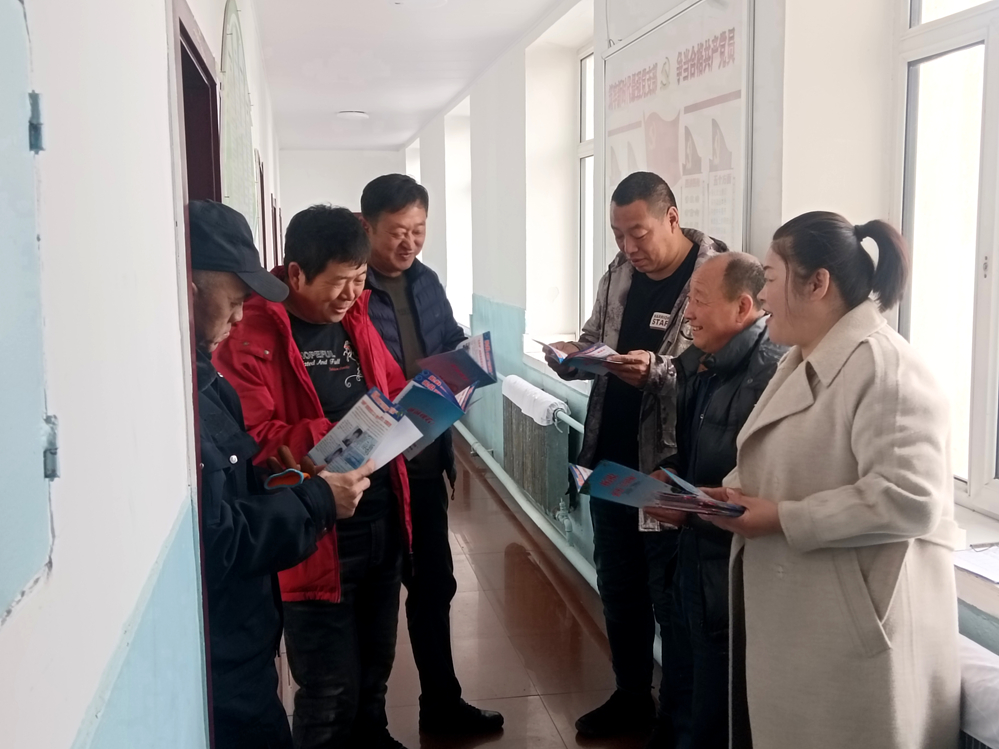 庫都爾森工公司林木種苗中心團(tuán)支部開展反邪教宣傳活動 (2).jpg