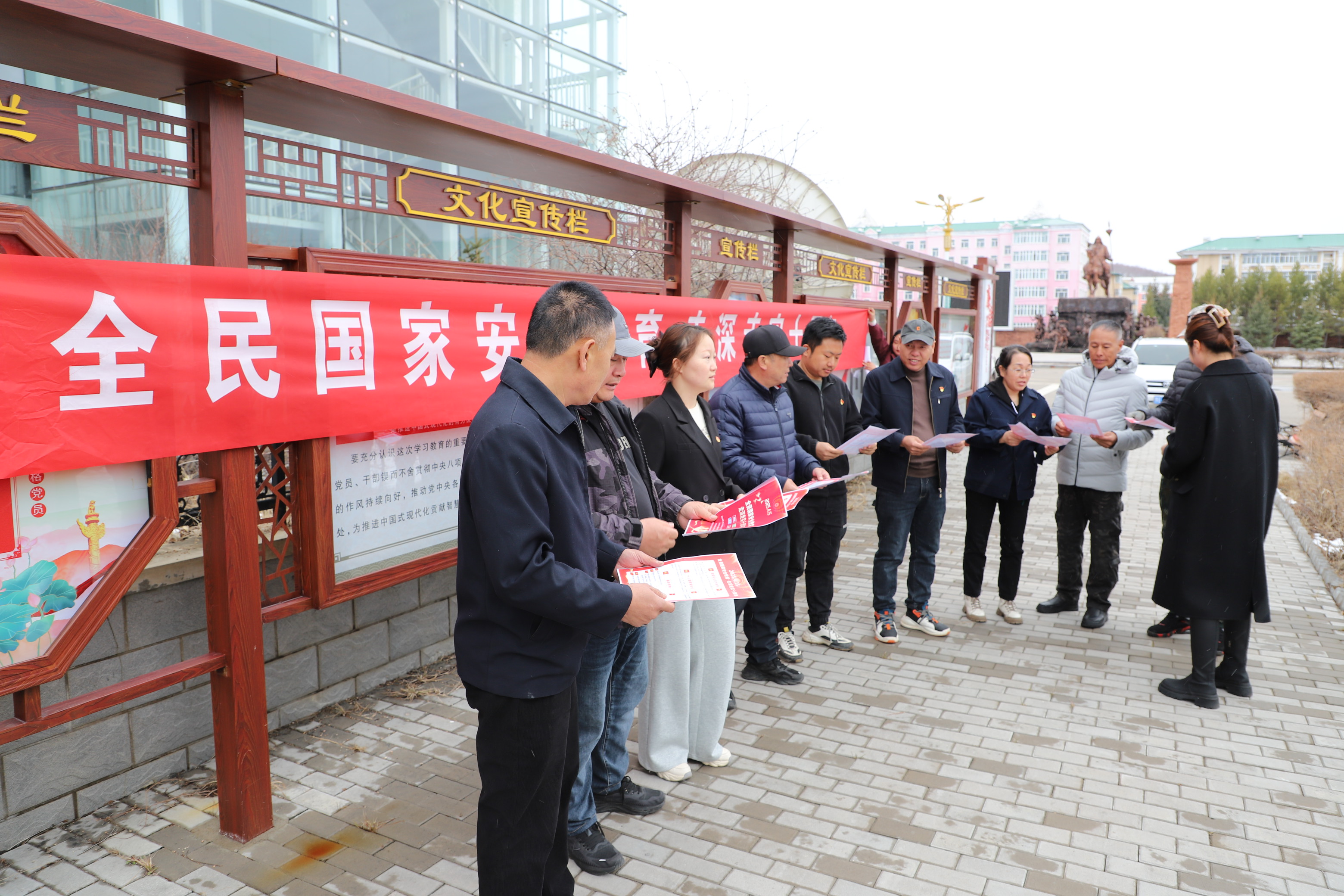 滿歸森工公司多措并舉開展2025年國家安全教育日普法宣傳活動（姜文宇攝） (4).JPG