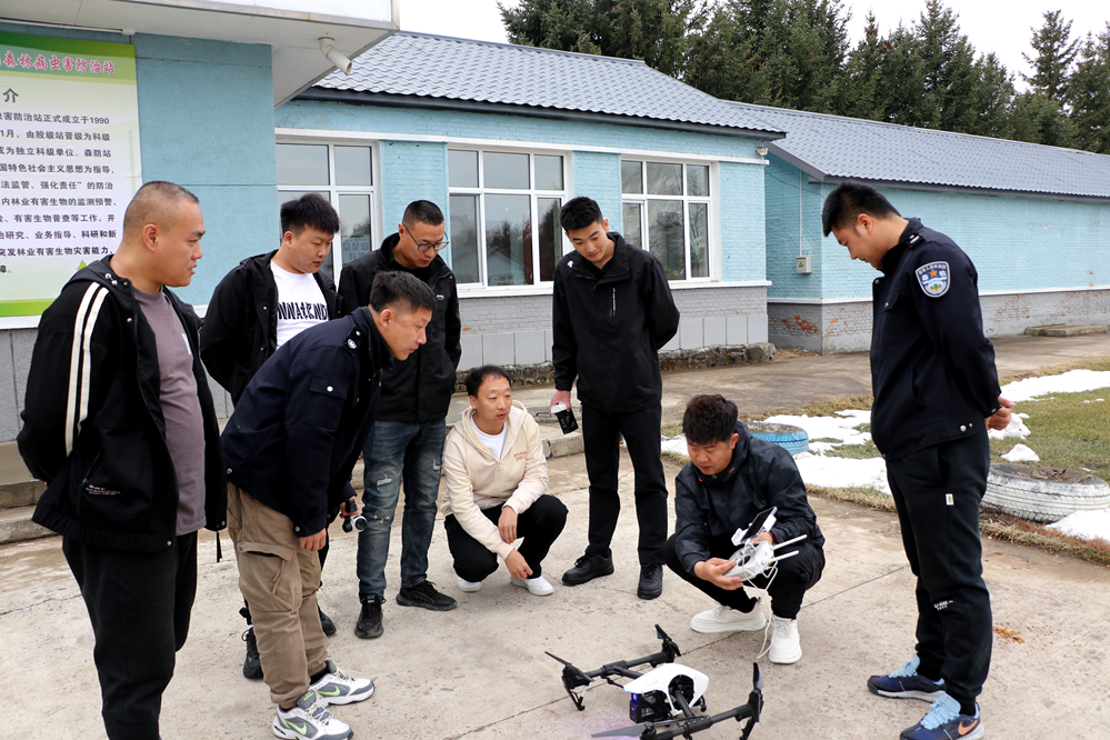 畢拉河林業公司森防站開展無人機培訓  科技賦能森防工作.JPG