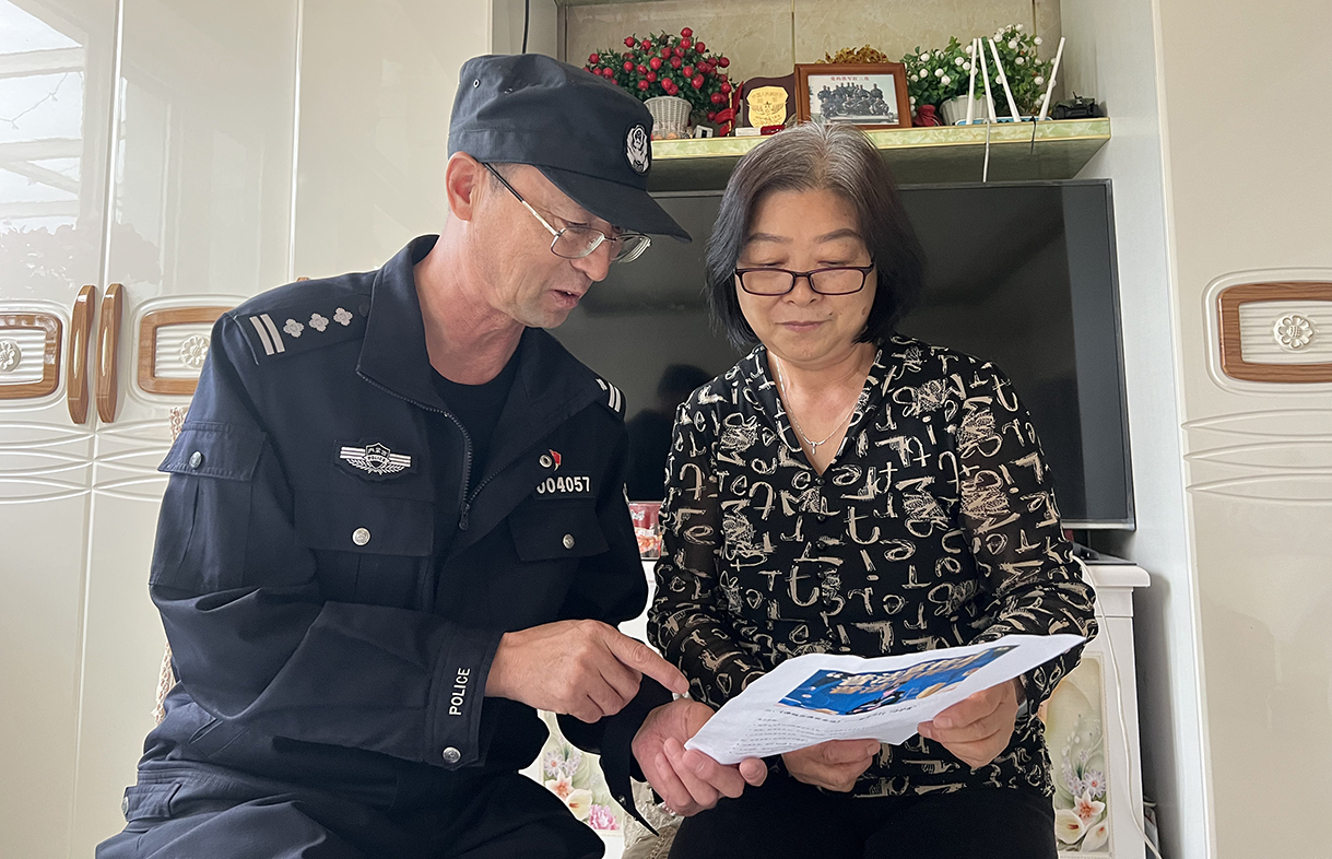 甘河分局警務支援大隊推進“民法典進企業”普法工作圖片3 拷貝.jpg