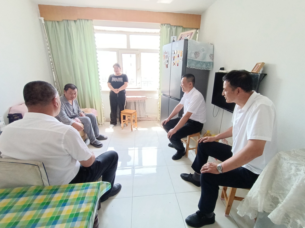 開展慰問少數民族職工活動.jpg