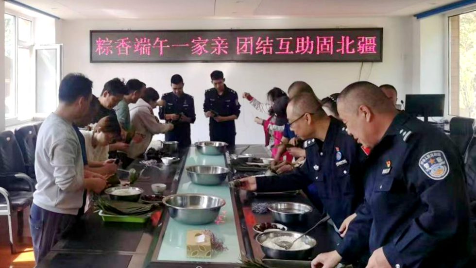 3.北部原始林區分局恩和哈達派出所聯合鎮政府、邊防派出所、海事局、管護站等單位，開展“粽香情暖端午 共繪振興新篇”主題活動.png