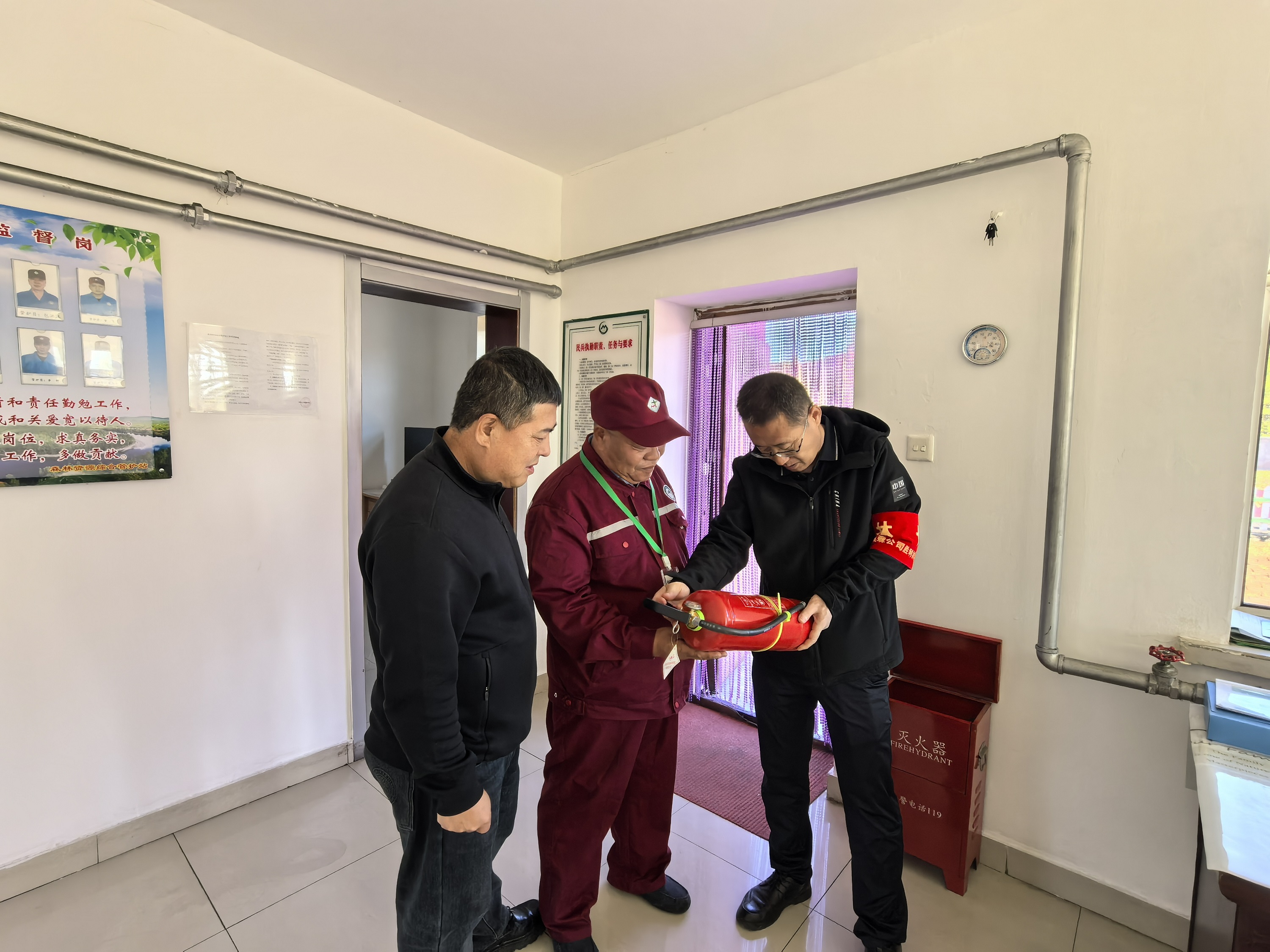莫爾道嘎森工公司開展秋季森林防滅火及安全生產專項檢查.jpg