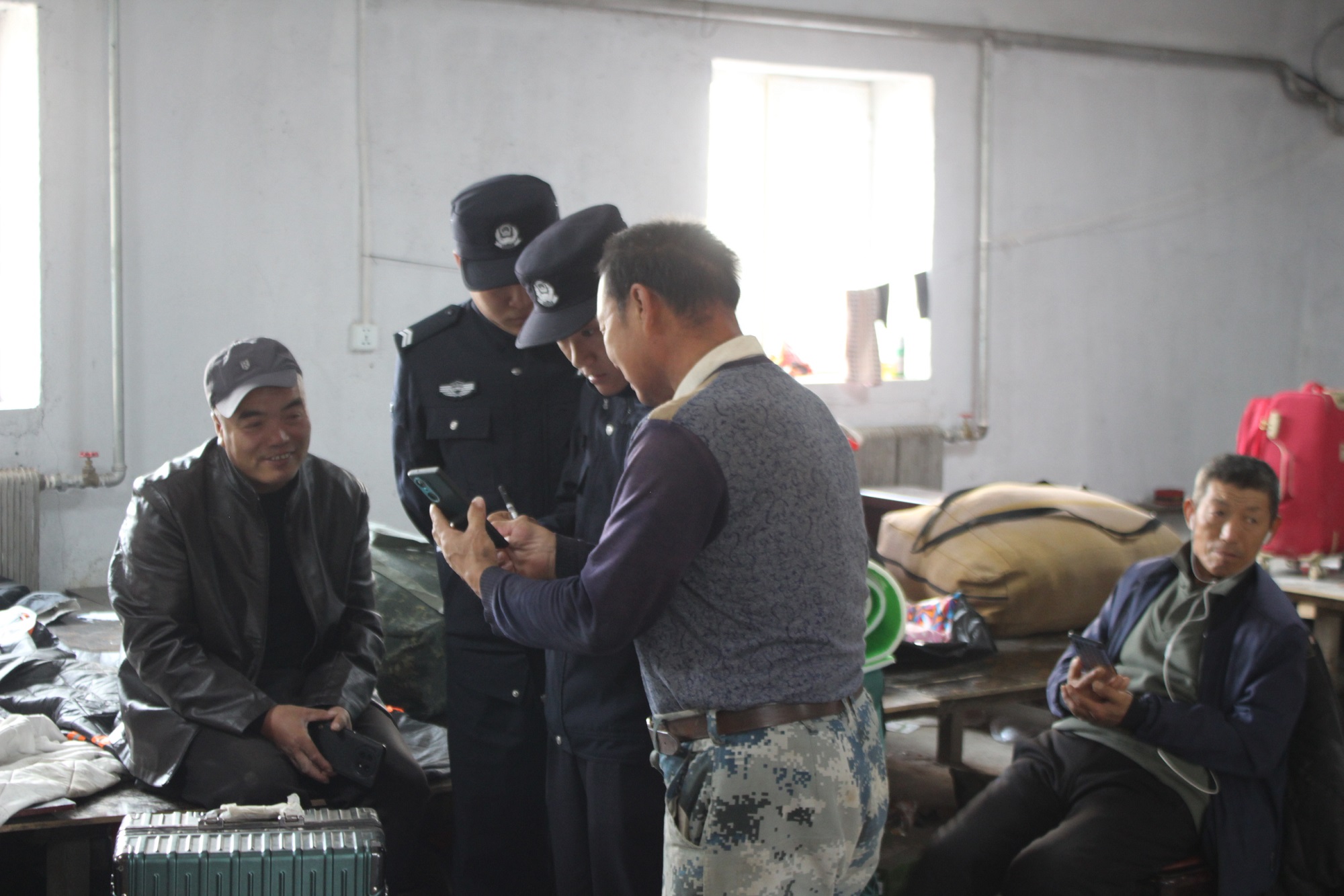 金河分局開展工地安全檢查暨流動人口登記專項行動1.JPG