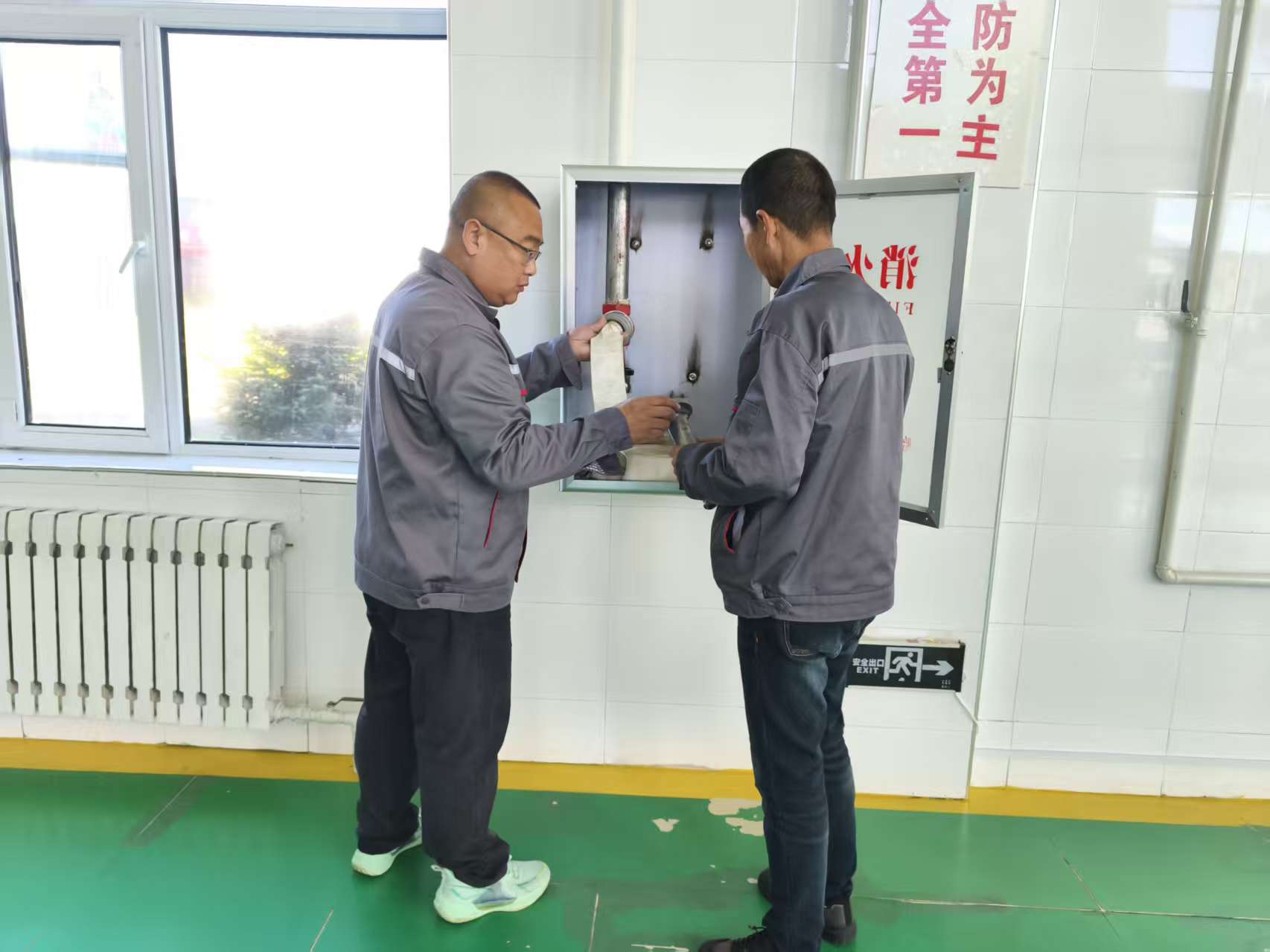 圖里河酒業有限責任公司包裝車間開展安全檢查工作.jpg