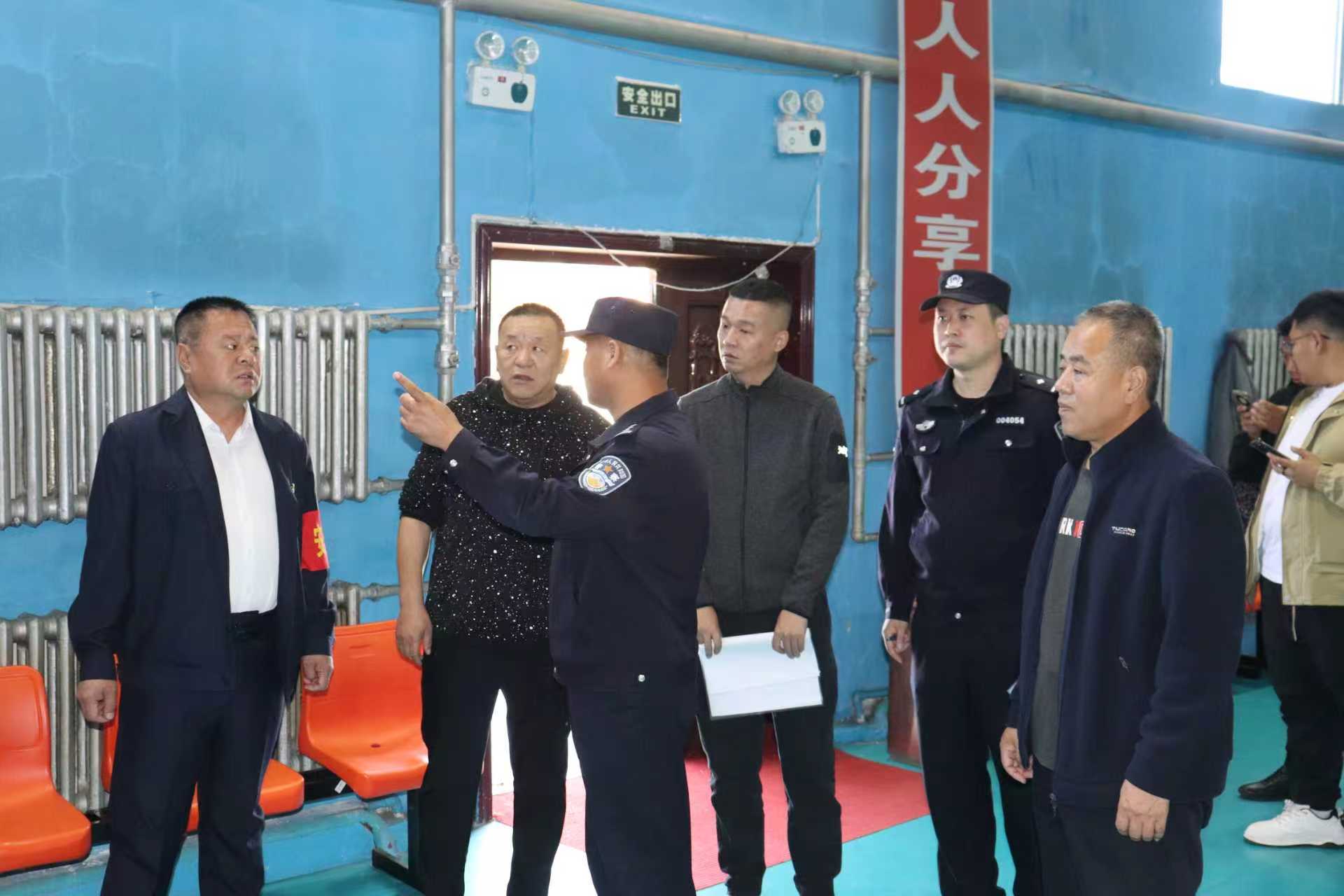 甘河分局聯合甘河森工公司開展“雙節”節前安全檢查.jpg