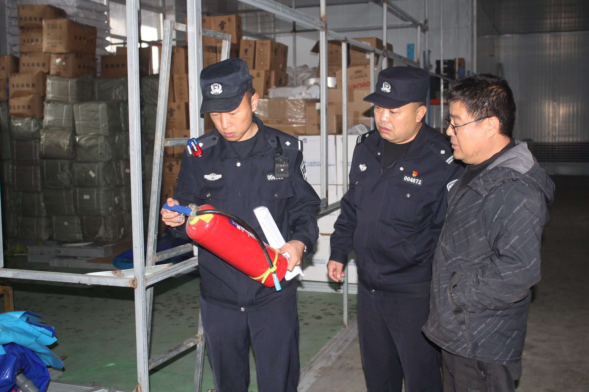 金河分局開展轄區(qū)單位消防安全排查1.jpg